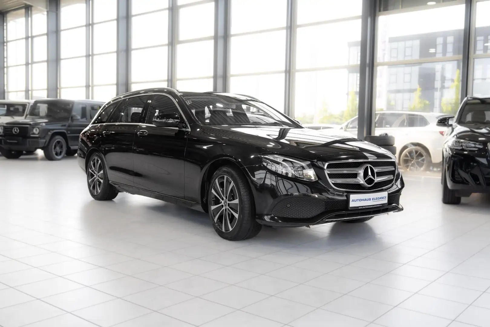Mercedes-Benz E 200 4M*AVANTGARDE*M-LED*NAVI*KLIMA* Schwarz - 2