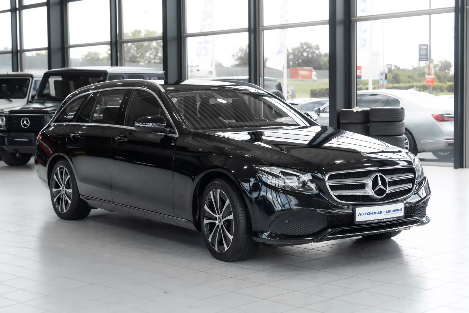 Mercedes-Benz E 200 4M*AVANTGARDE*M-LED*NAVI*KLIMA* Schwarz - 2