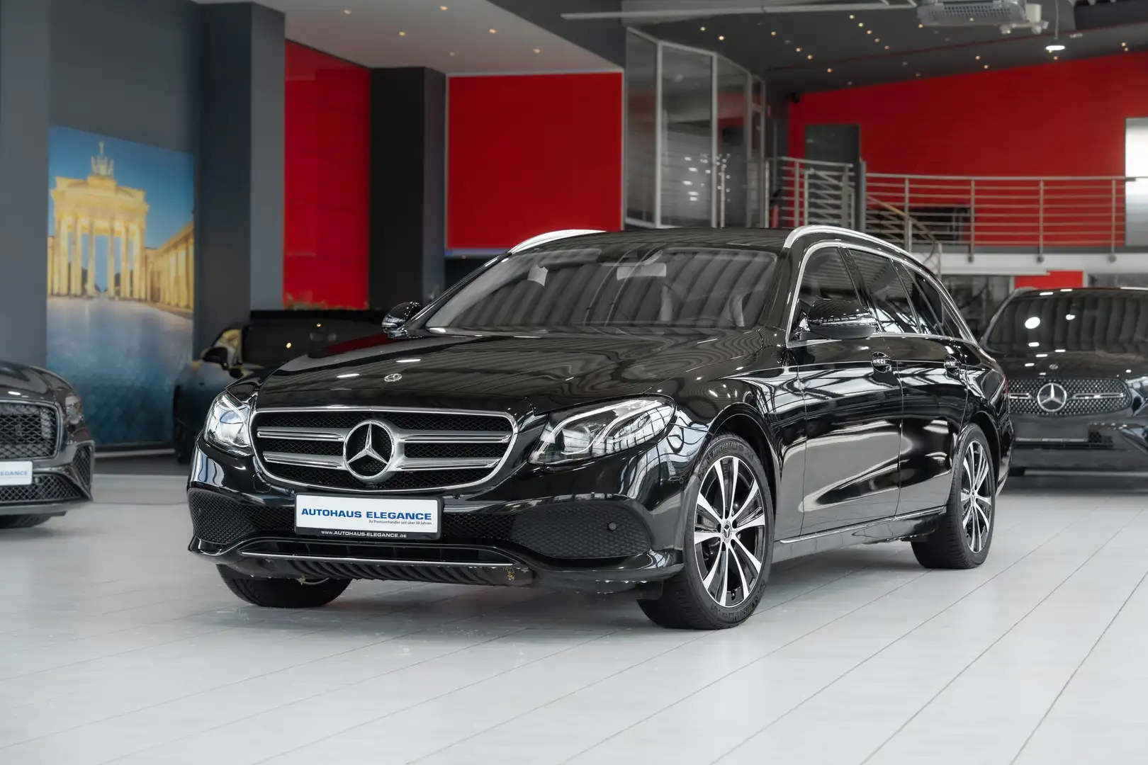 Mercedes-Benz E 200 4M*AVANTGARDE*M-LED*NAVI*KLIMA* Schwarz - 1