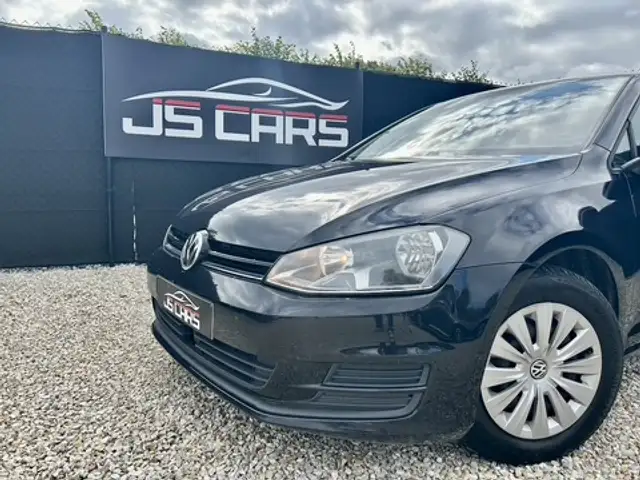 Volkswagen Golf view 4