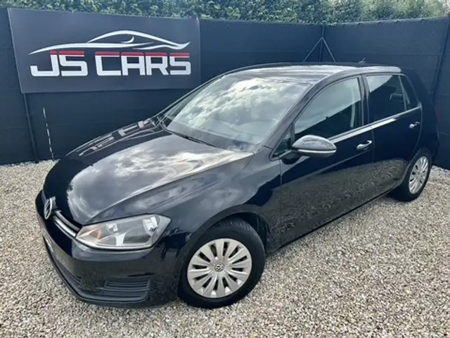 Volkswagen Golf view 3