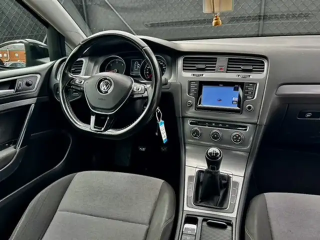 Volkswagen Golf view 13