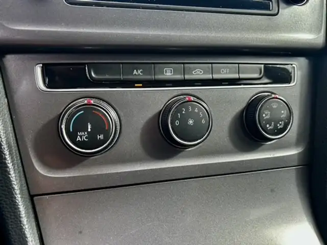 Volkswagen Golf view 12