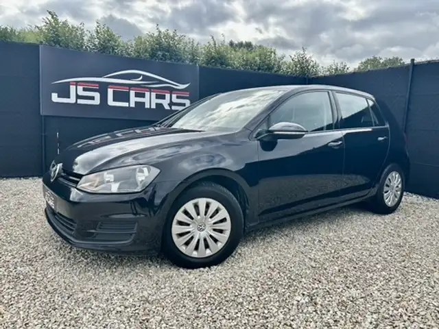 Volkswagen Golf view 2