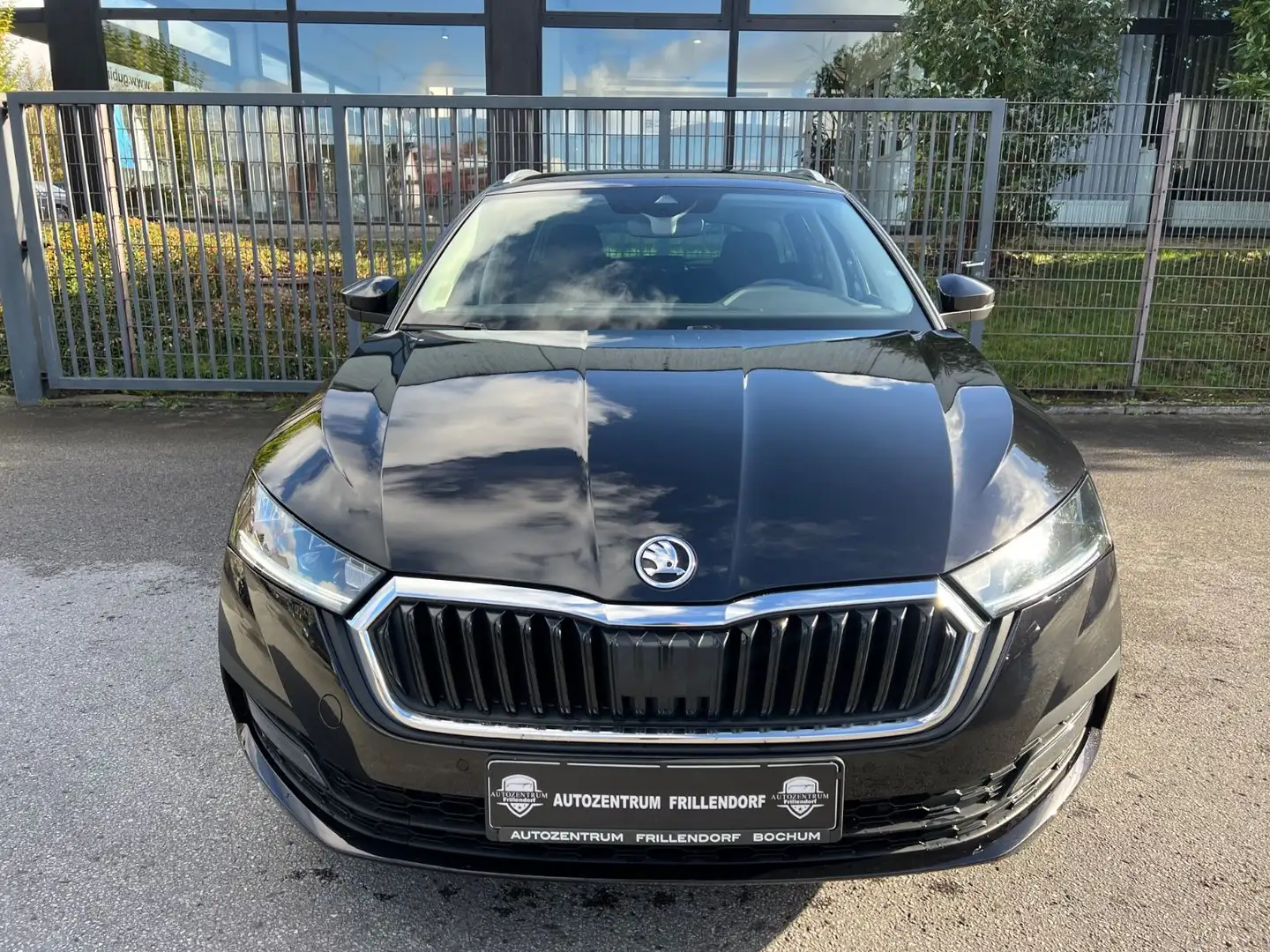 Skoda Octavia Combi Ambition E-Tech AUTOMATIK/PDC/LED! Schwarz - 2