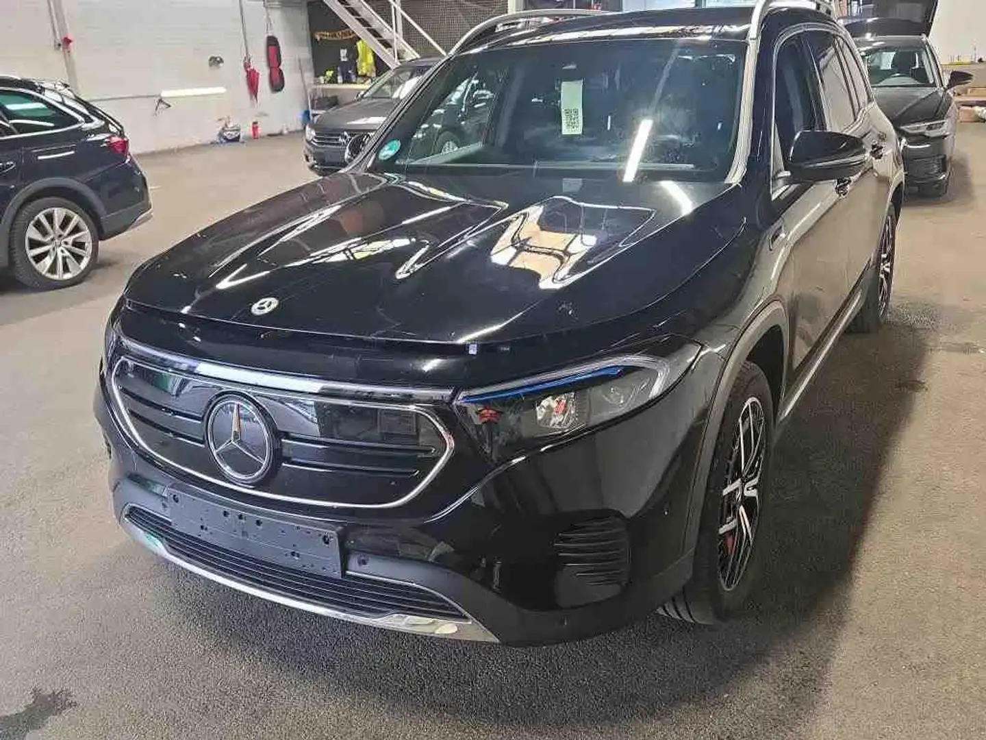 Mercedes-Benz EQB 300 4x4*KAMERA*NAVI*el.HECKKL.*SHZ*FERNLICHTASSIST*19" Negru - 1