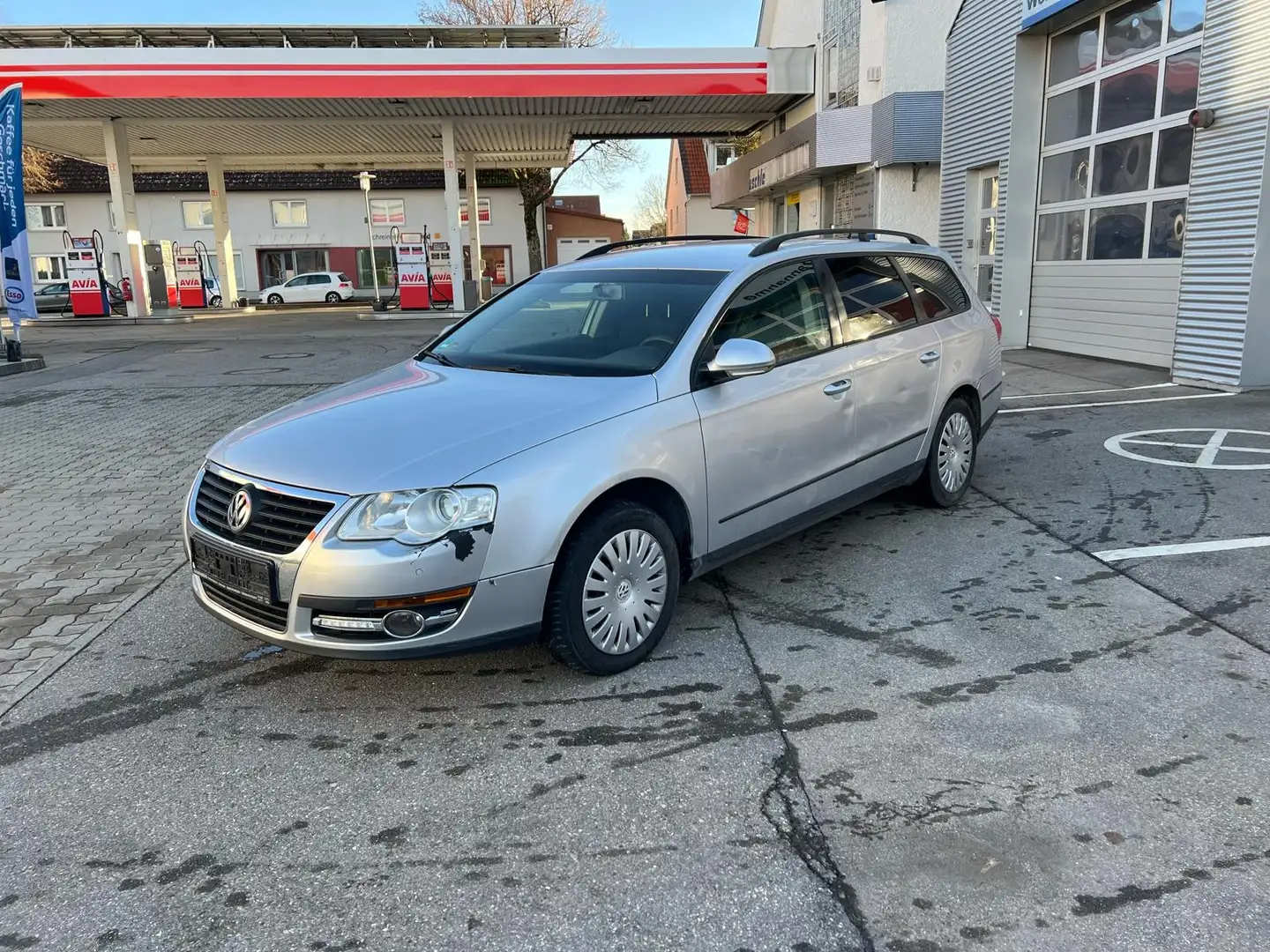 Volkswagen Passat KOMBI AUTOMATIK AHK TEMPOMAT FEST PREIS Silber - 2