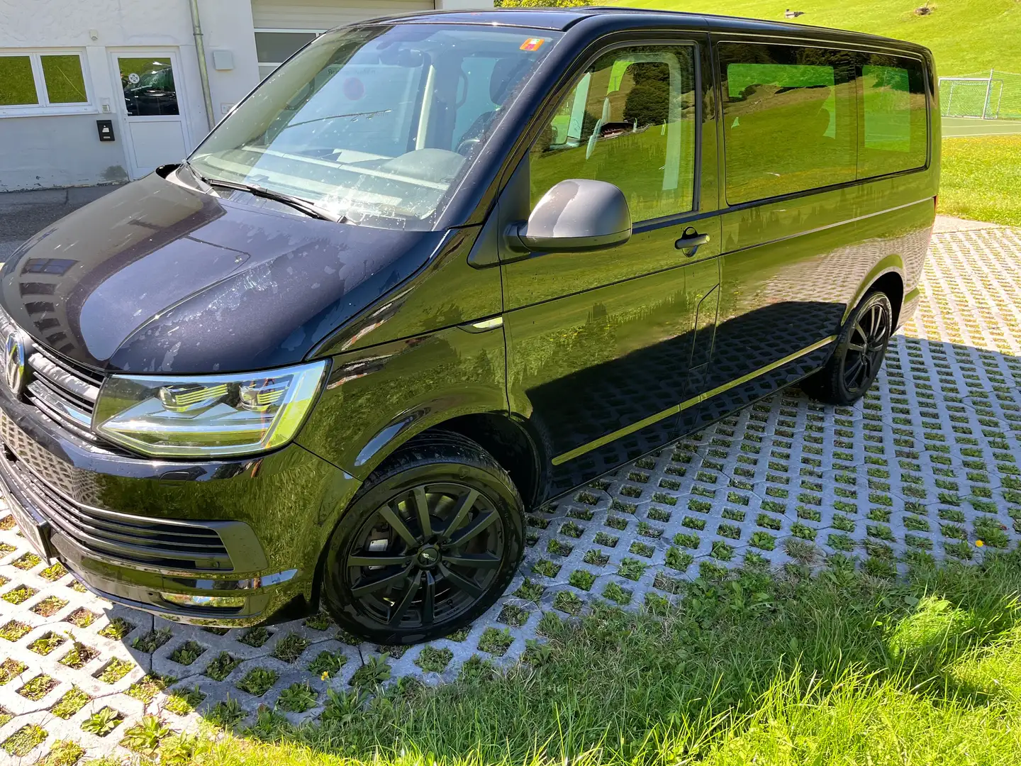 Volkswagen T6 Multivan 4 Motion Schwarz - 1