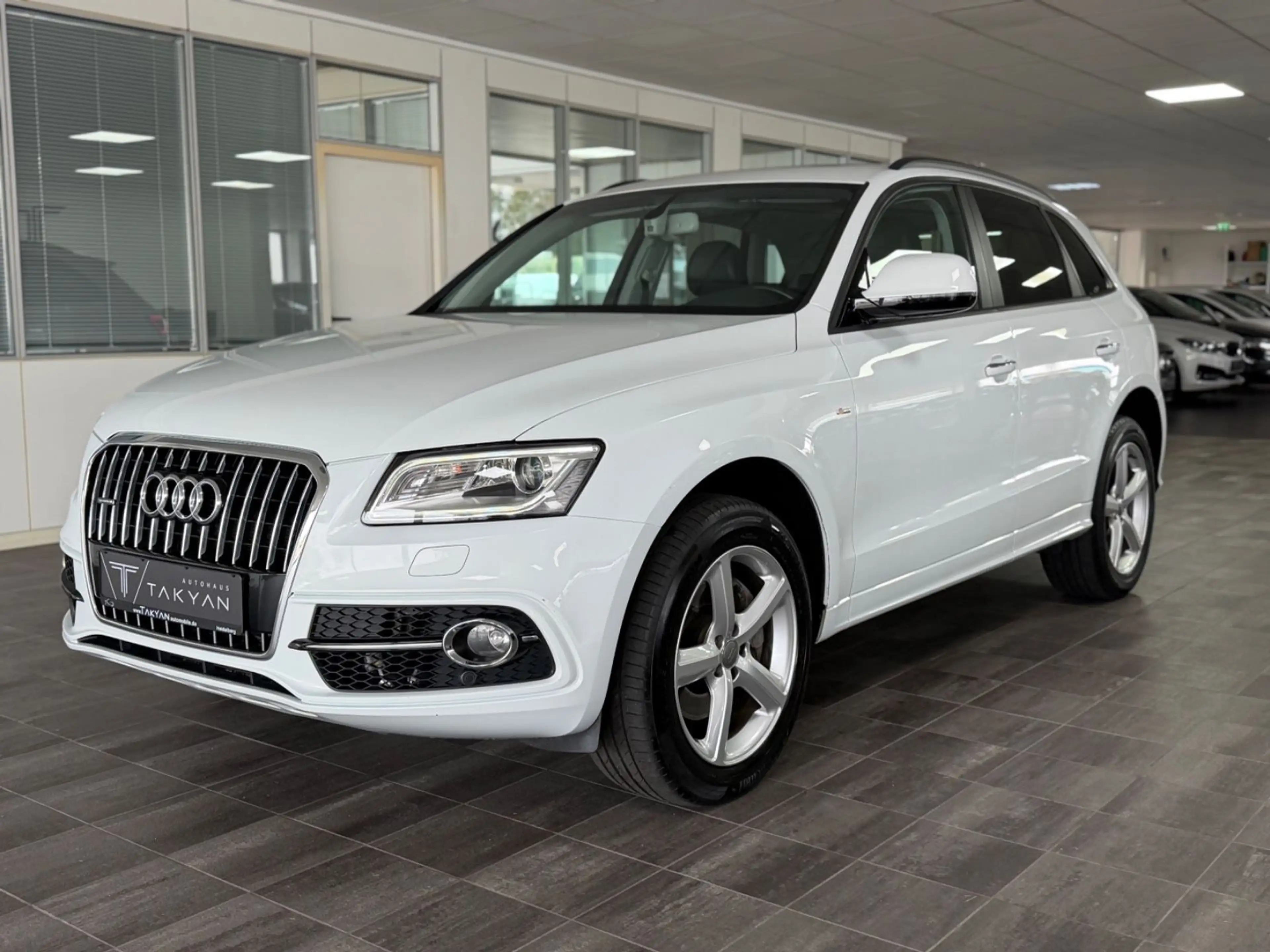 Audi Q5 3.0 TDI 190 kW quattro S-Line / 2.Hand / PANO — photo 3