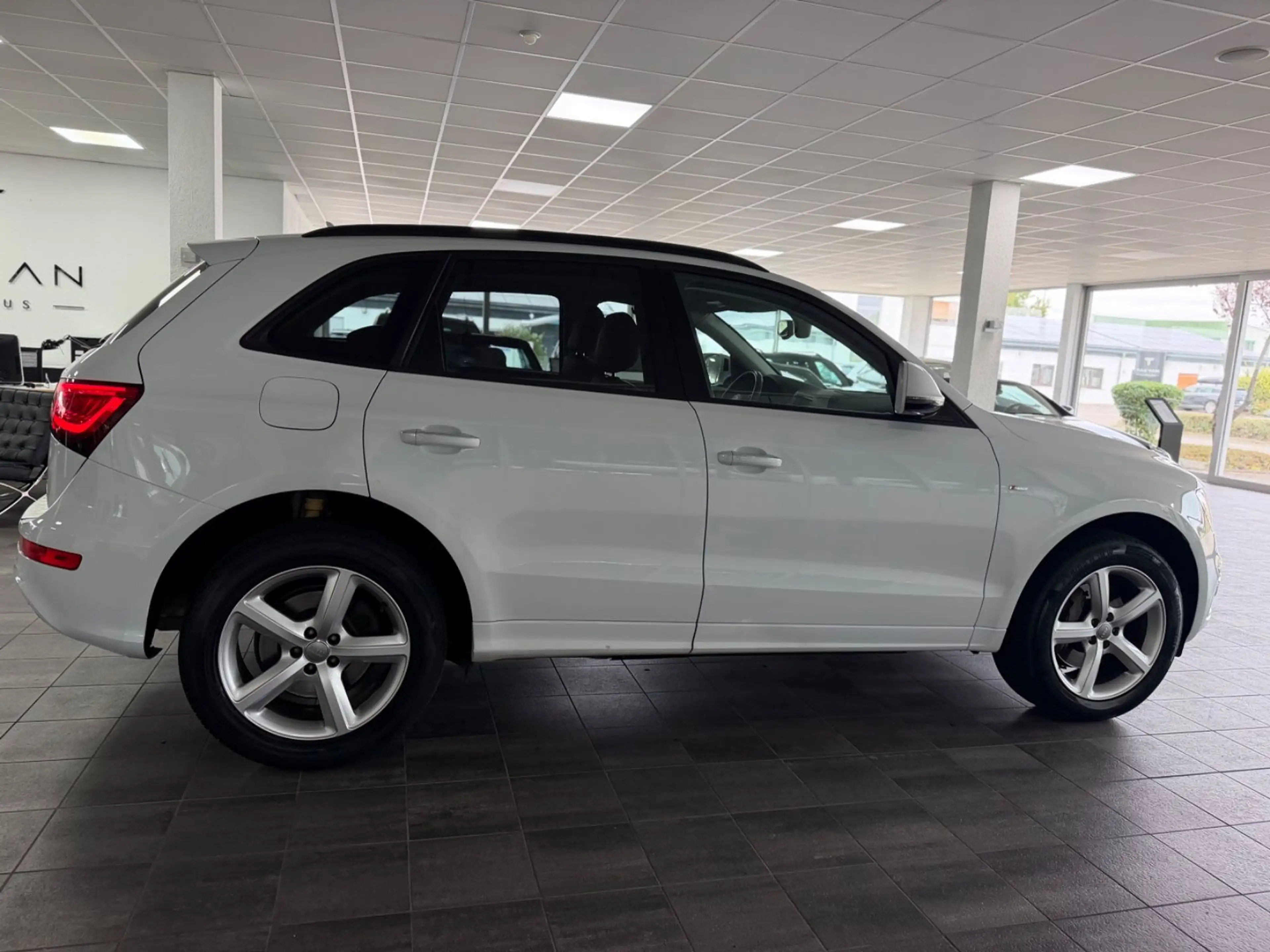 Audi Q5 3.0 TDI 190 kW quattro S-Line / 2.Hand / PANO — photo 8