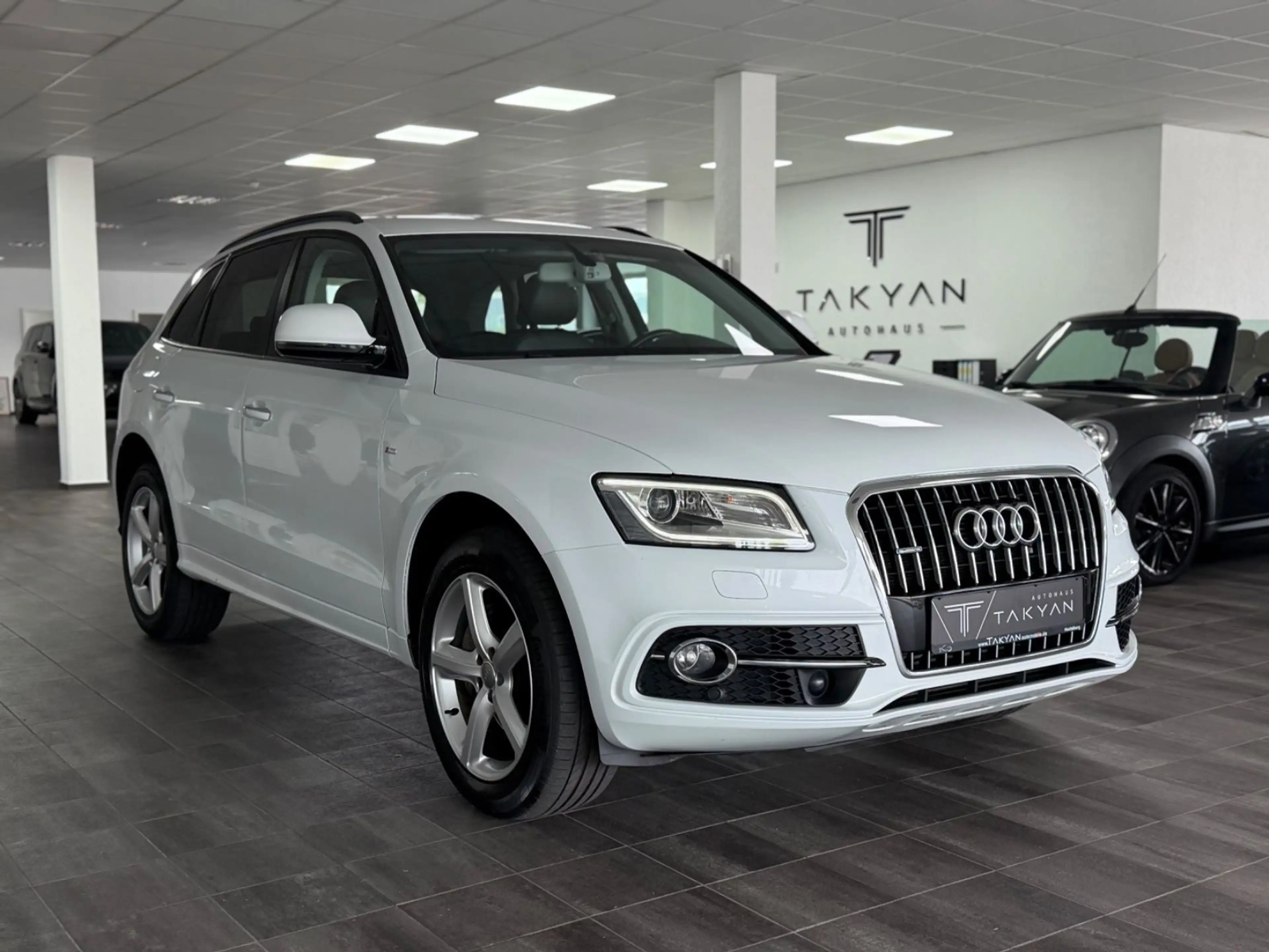 Audi Q5 3.0 TDI 190 kW quattro S-Line / 2.Hand / PANO