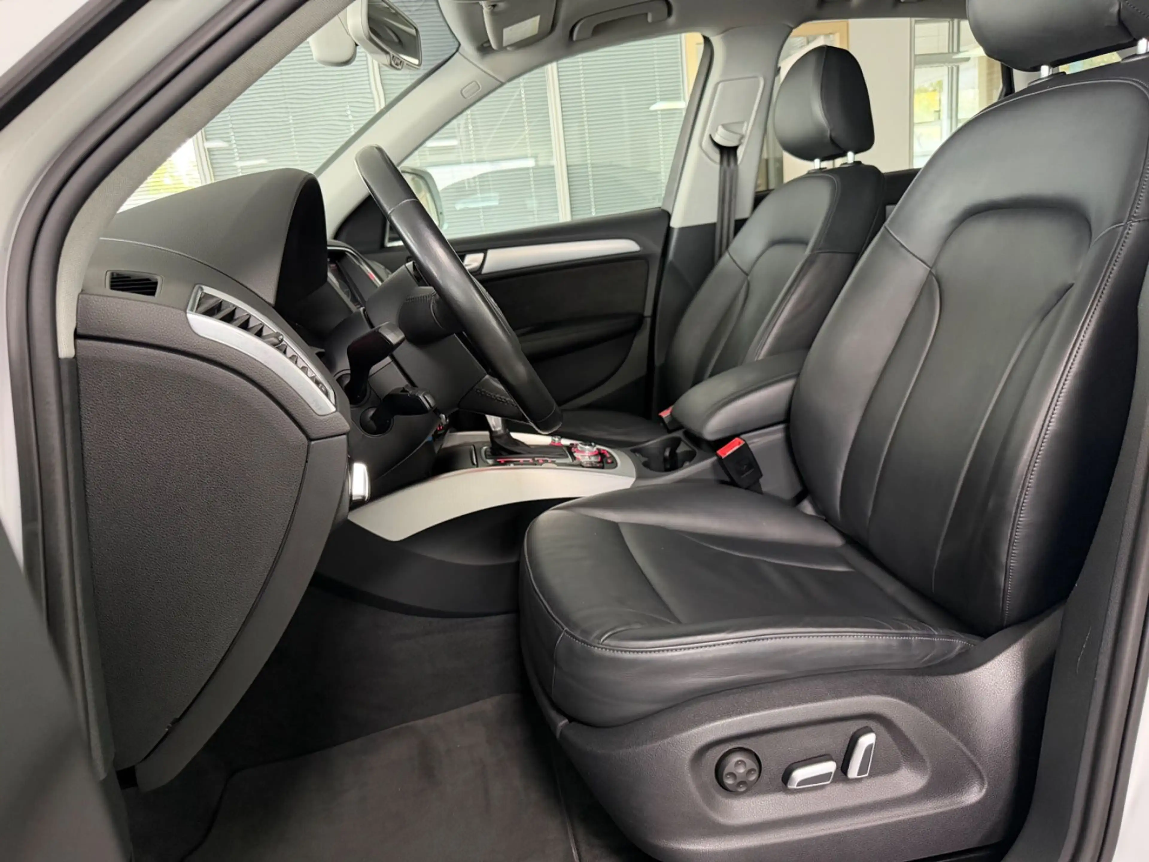 Audi Q5 3.0 TDI 190 kW quattro S-Line / 2.Hand / PANO — photo 10