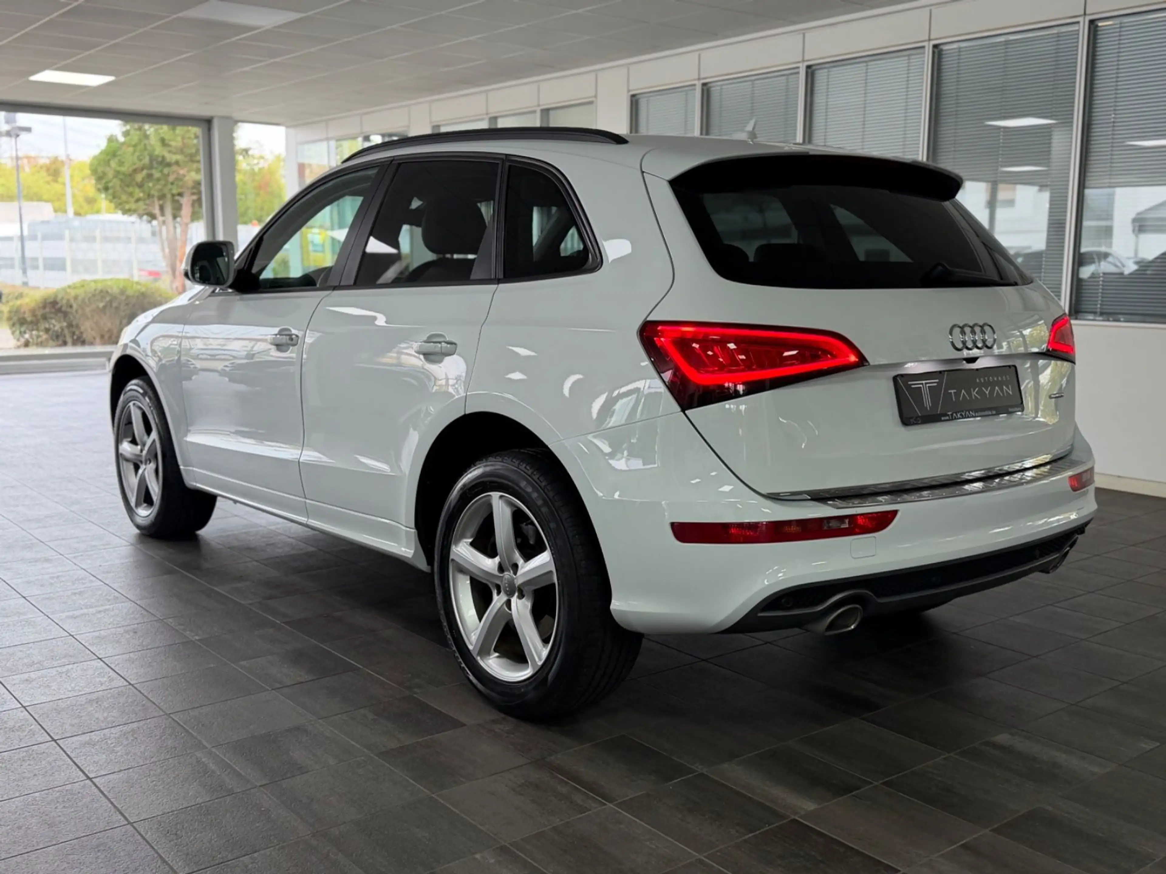 Audi Q5 3.0 TDI 190 kW quattro S-Line / 2.Hand / PANO — photo 5