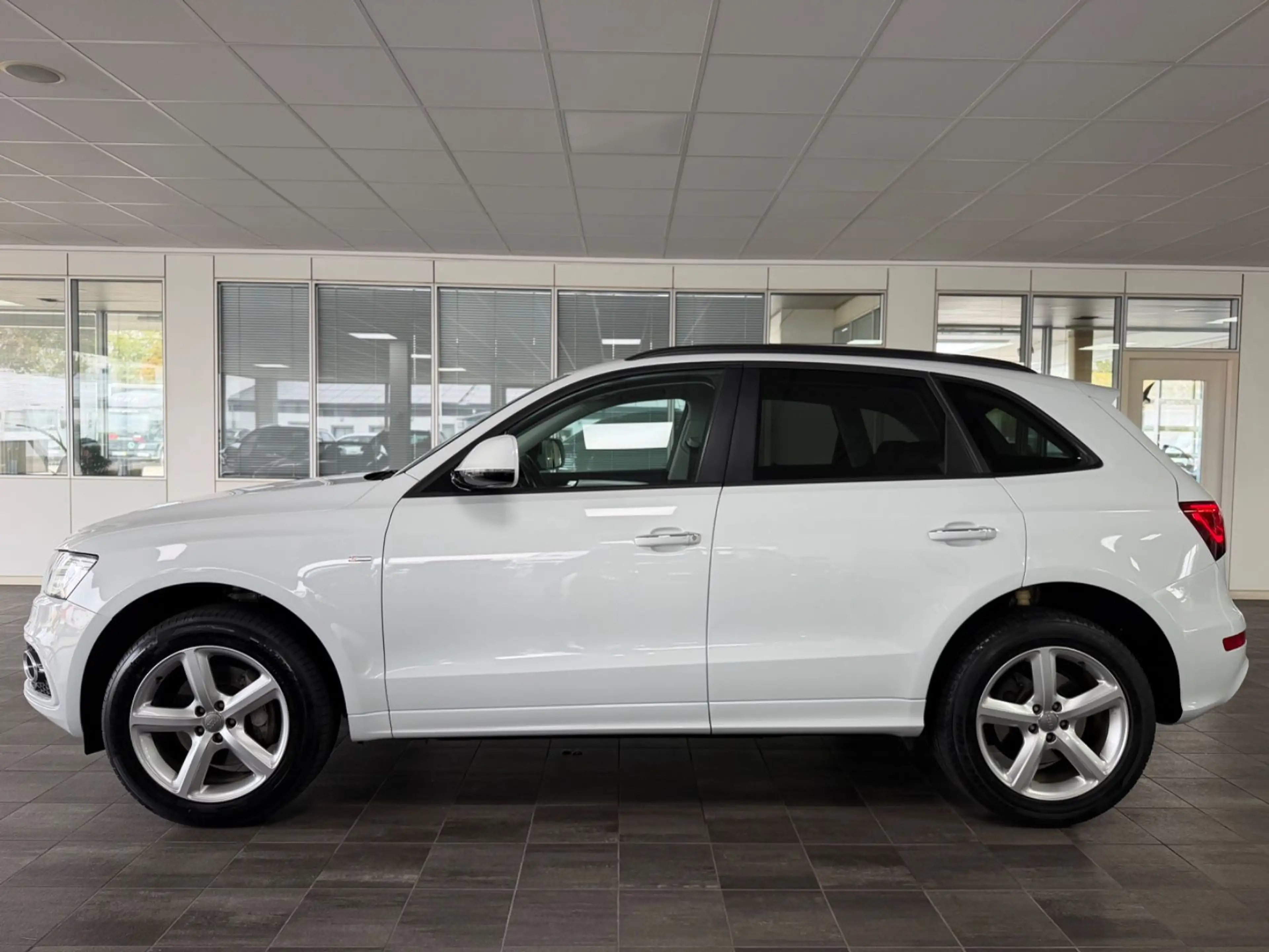 Audi Q5 3.0 TDI 190 kW quattro S-Line / 2.Hand / PANO — photo 4