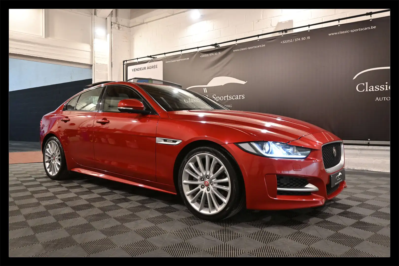 Jaguar XE 2.0 D AWD R-SPORT / CAMERA / TOIT PANO / FULL Rot - 1
