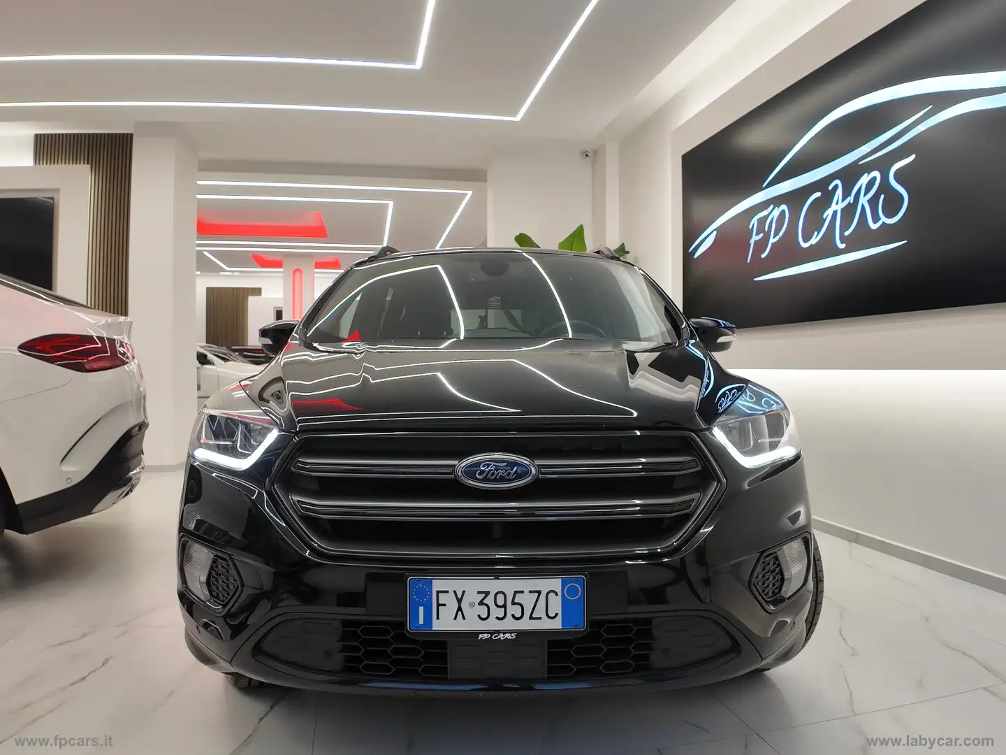 Ford Kuga 1.5 TDCI 120 CV S&S 2WD ST-Line Zwart - 2