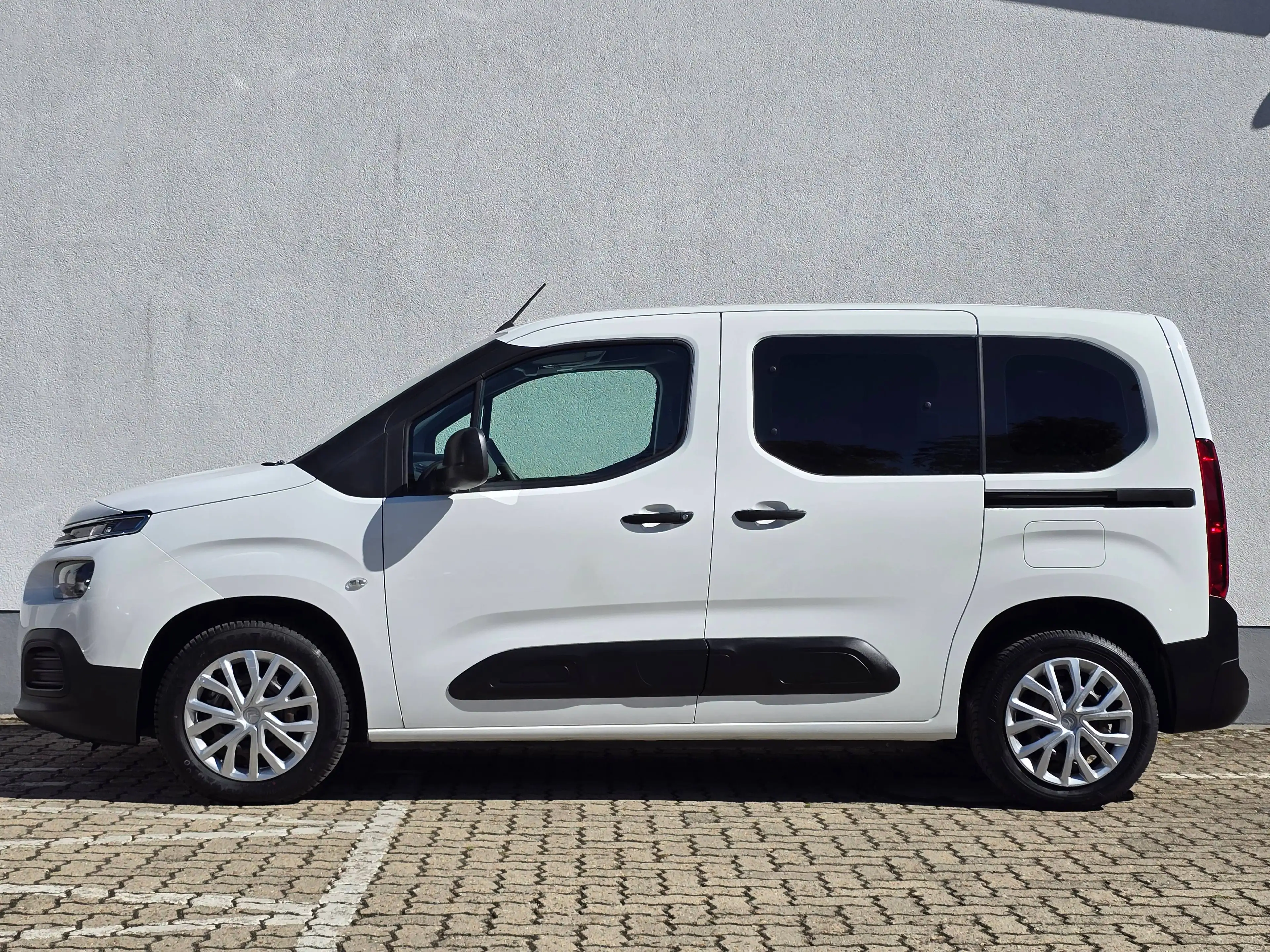 Citroen Berlingo M PureTech 110 LIVE*5-Sitzer*Einparkhilfe*Spurassistent*Verkehrszeichenerkennung*Klima — photo 2
