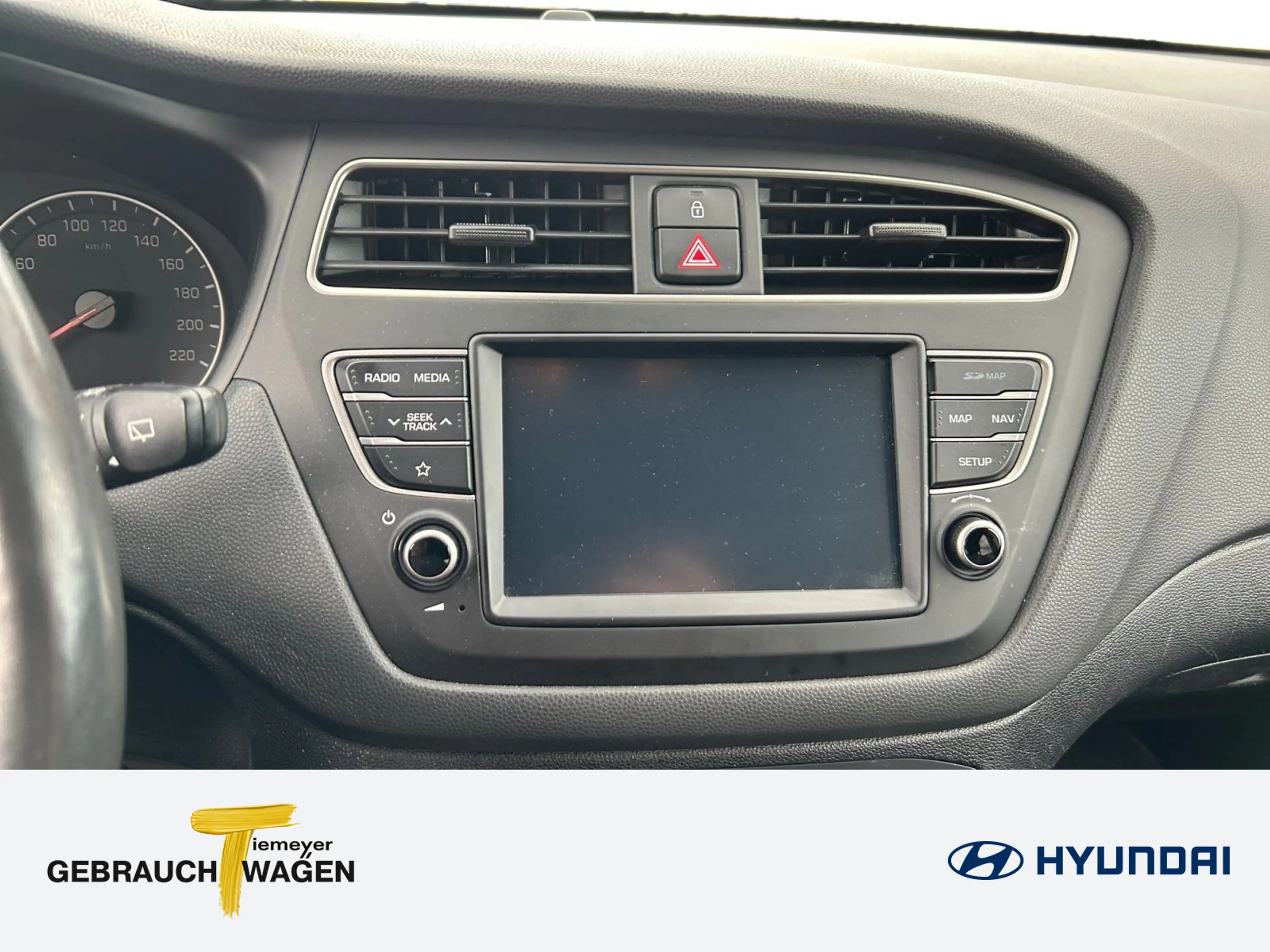 Hyundai i20 1.0 — photo 14