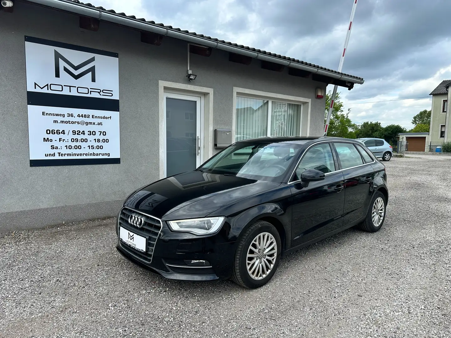 Audi A3 Ambiente Schwarz - 1