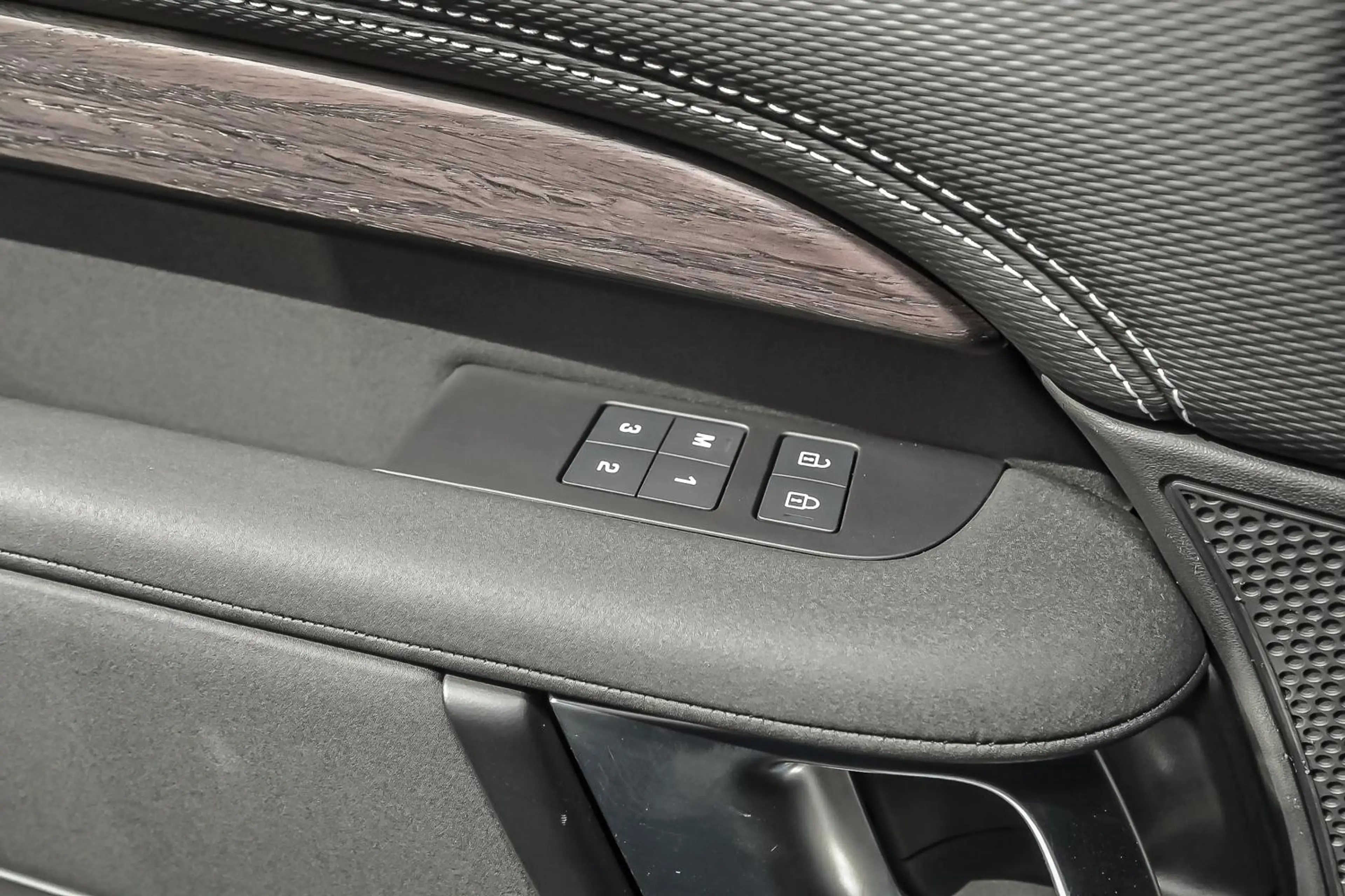 Land Rover Discovery D300 Dynamic HSE // 7 Zit — photo 15