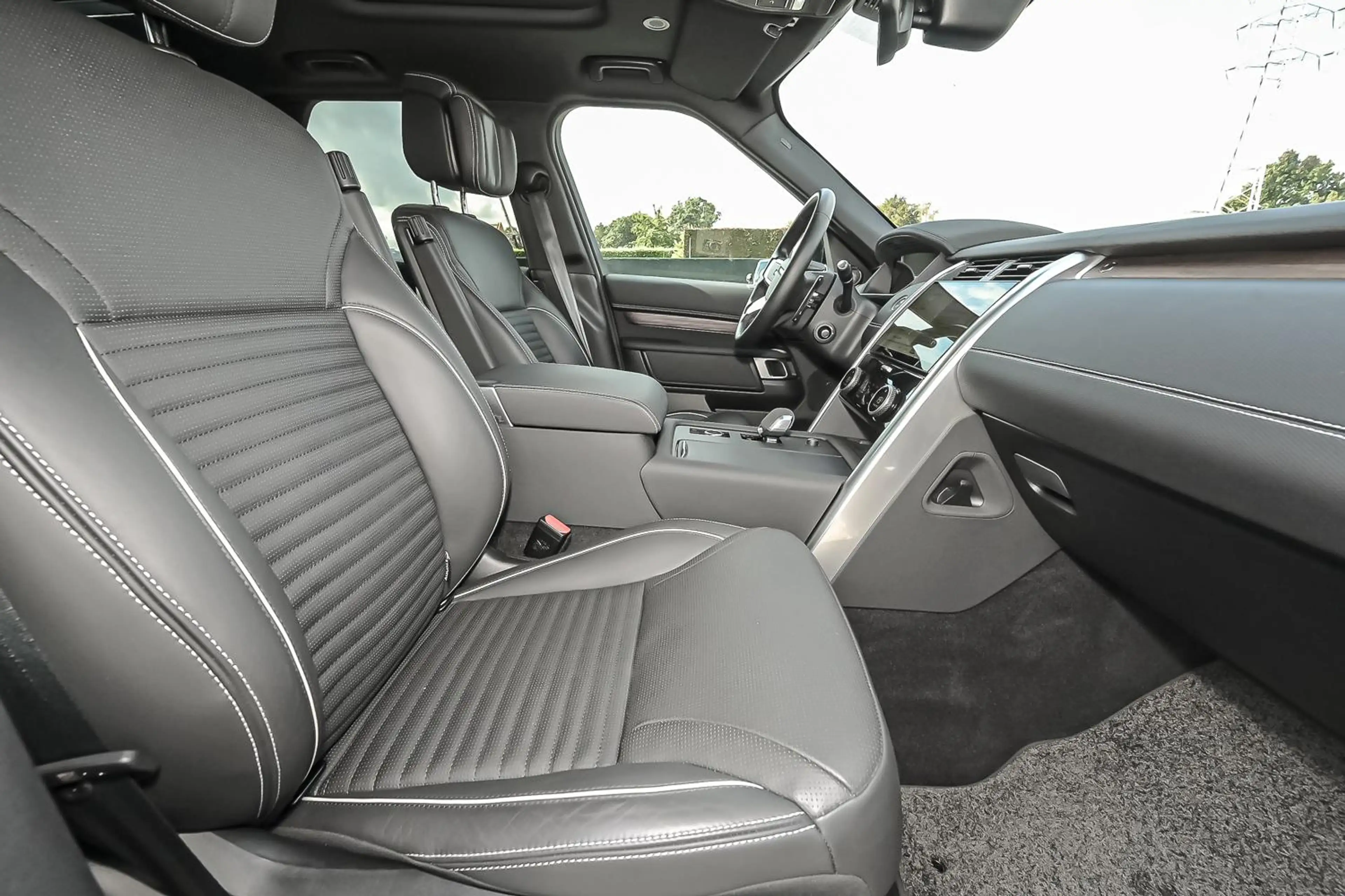 Land Rover Discovery D300 Dynamic HSE // 7 Zit — photo 6