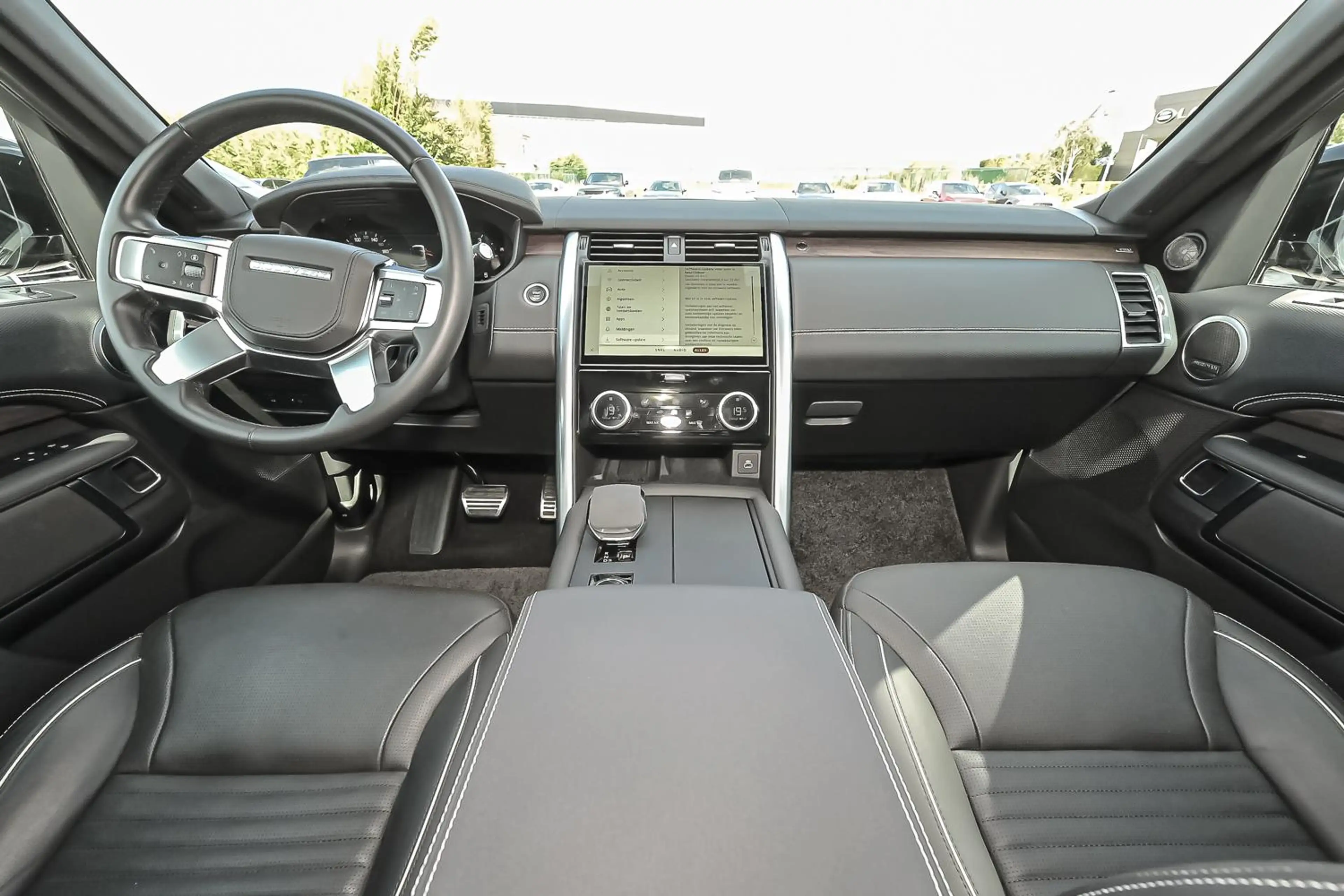 Land Rover Discovery D300 Dynamic HSE // 7 Zit — photo 7