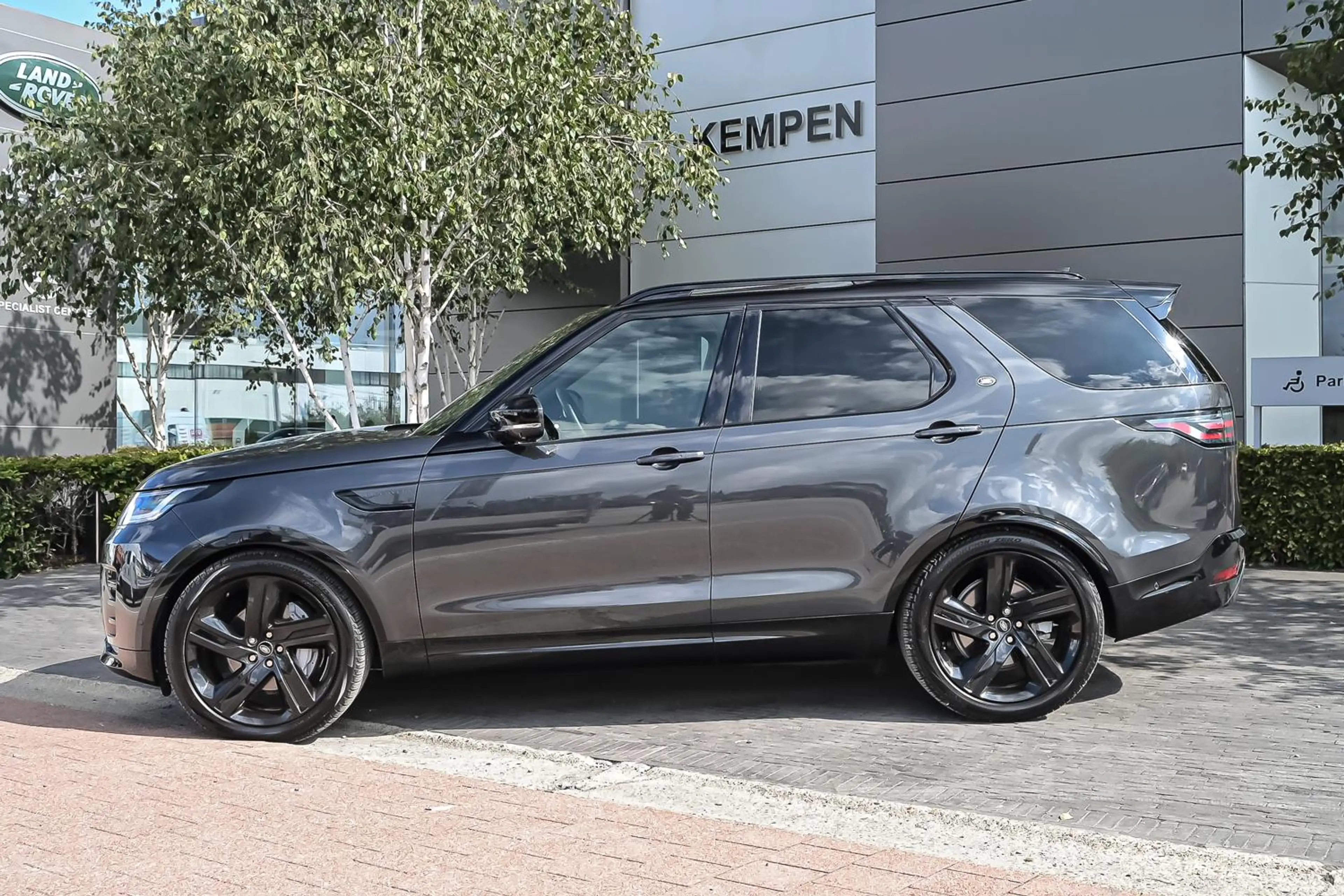 Land Rover Discovery D300 Dynamic HSE // 7 Zit — photo 3