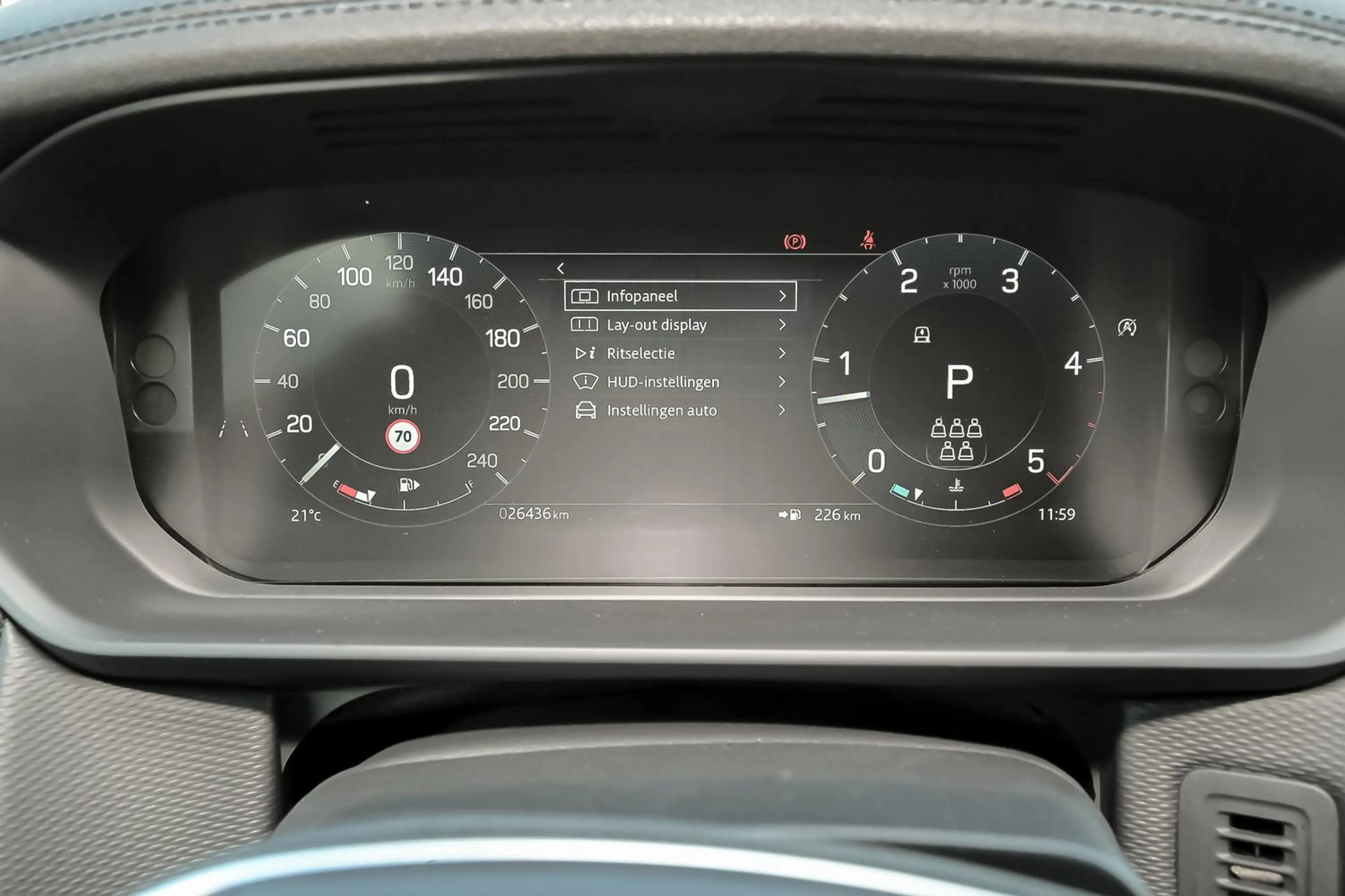 Land Rover Discovery D300 Dynamic HSE // 7 Zit — photo 8