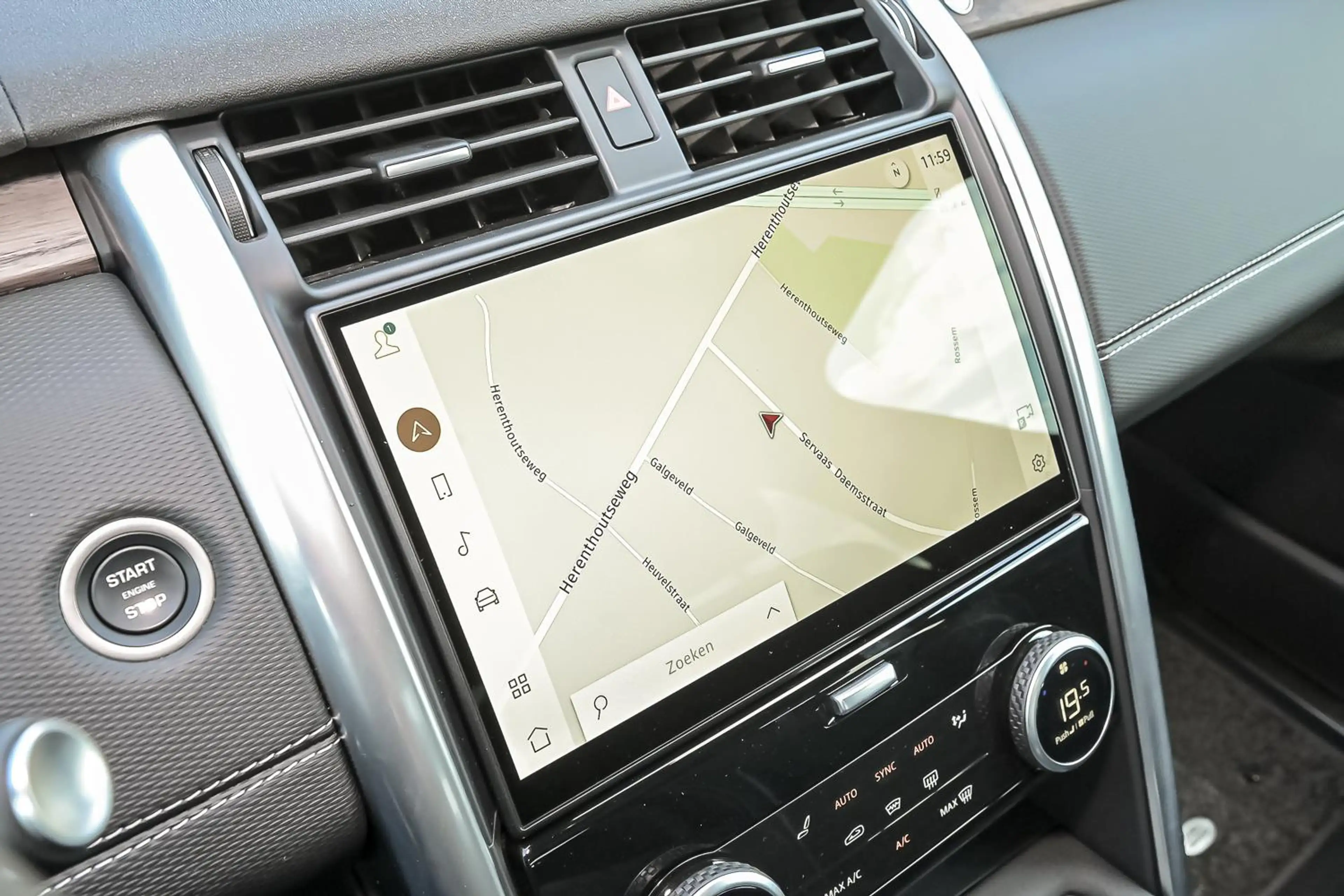 Land Rover Discovery D300 Dynamic HSE // 7 Zit — photo 11