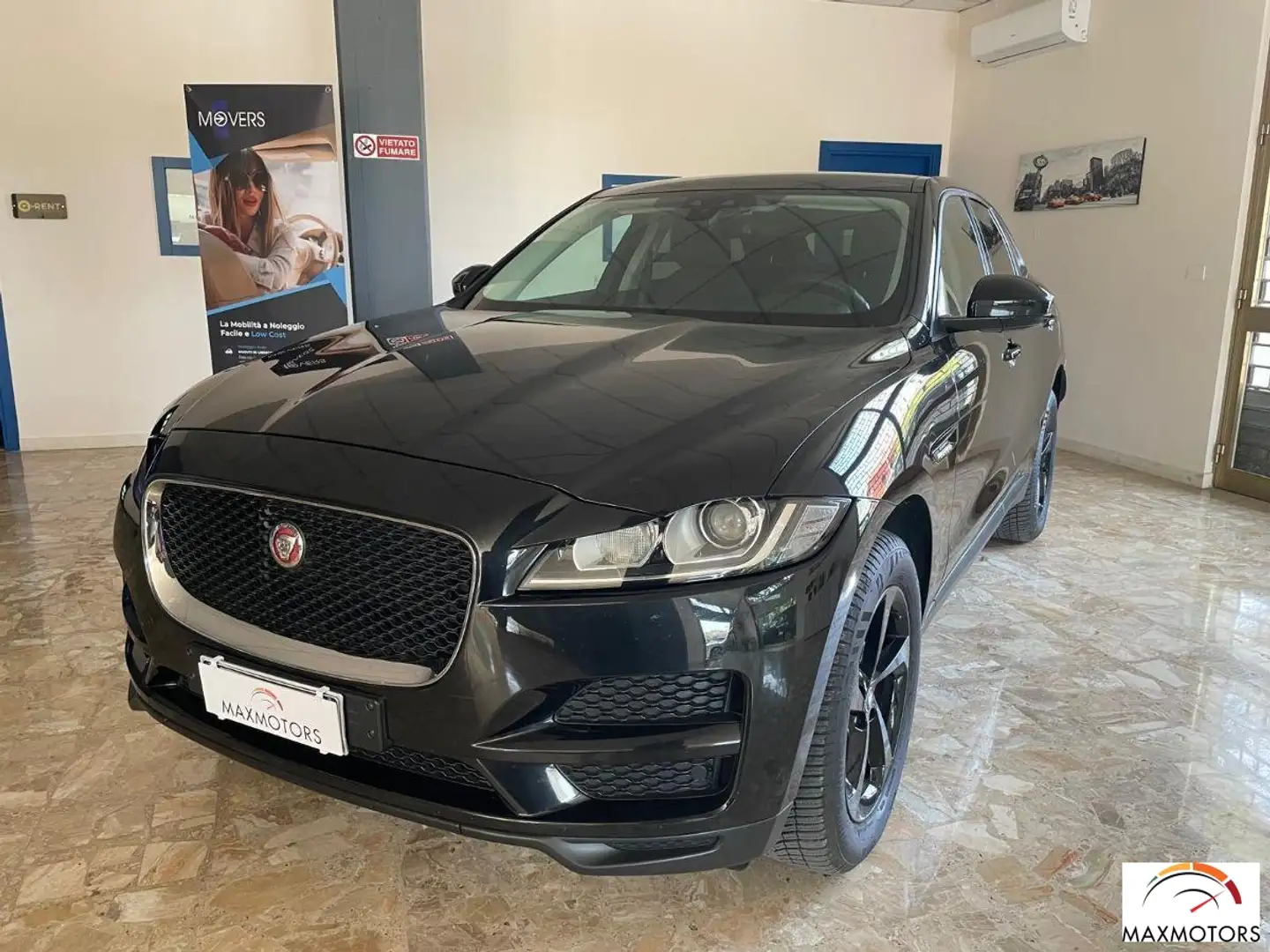 Jaguar F-Pace 2.0d 180 CV Pure Negru - 2
