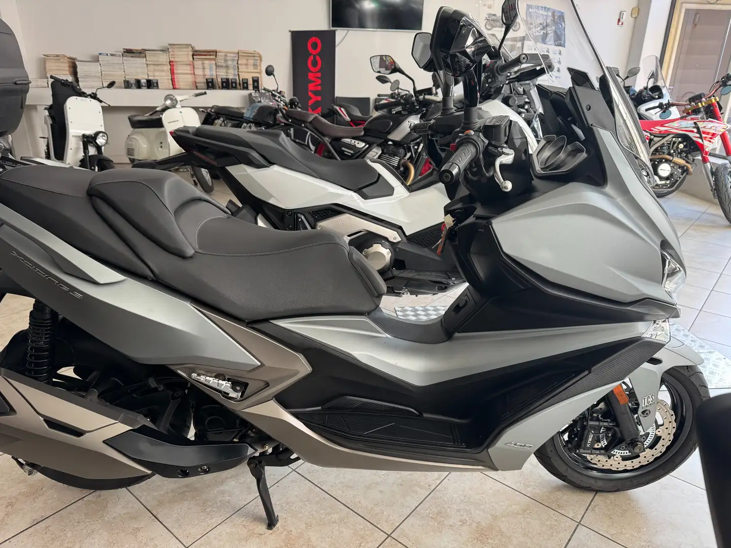 Kymco Xciting S 400i ABS TC Grigio - 2