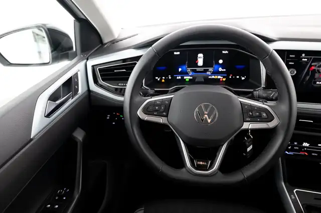 Volkswagen Polo view 11