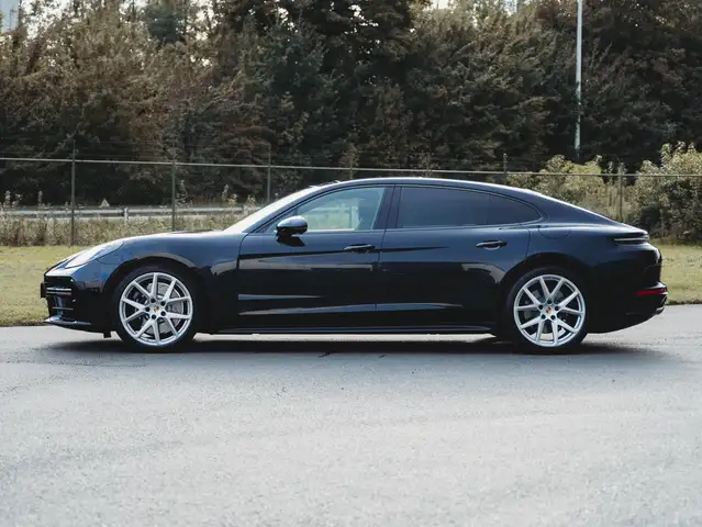Porsche Panamera view 8