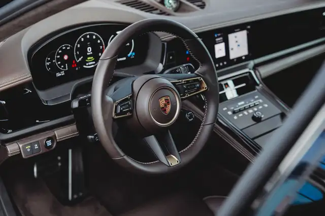 Porsche Panamera view 9