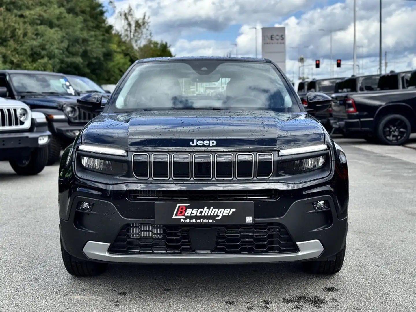 Jeep Avenger 1.2 e-Hybrid Altitude Schwarz - 2