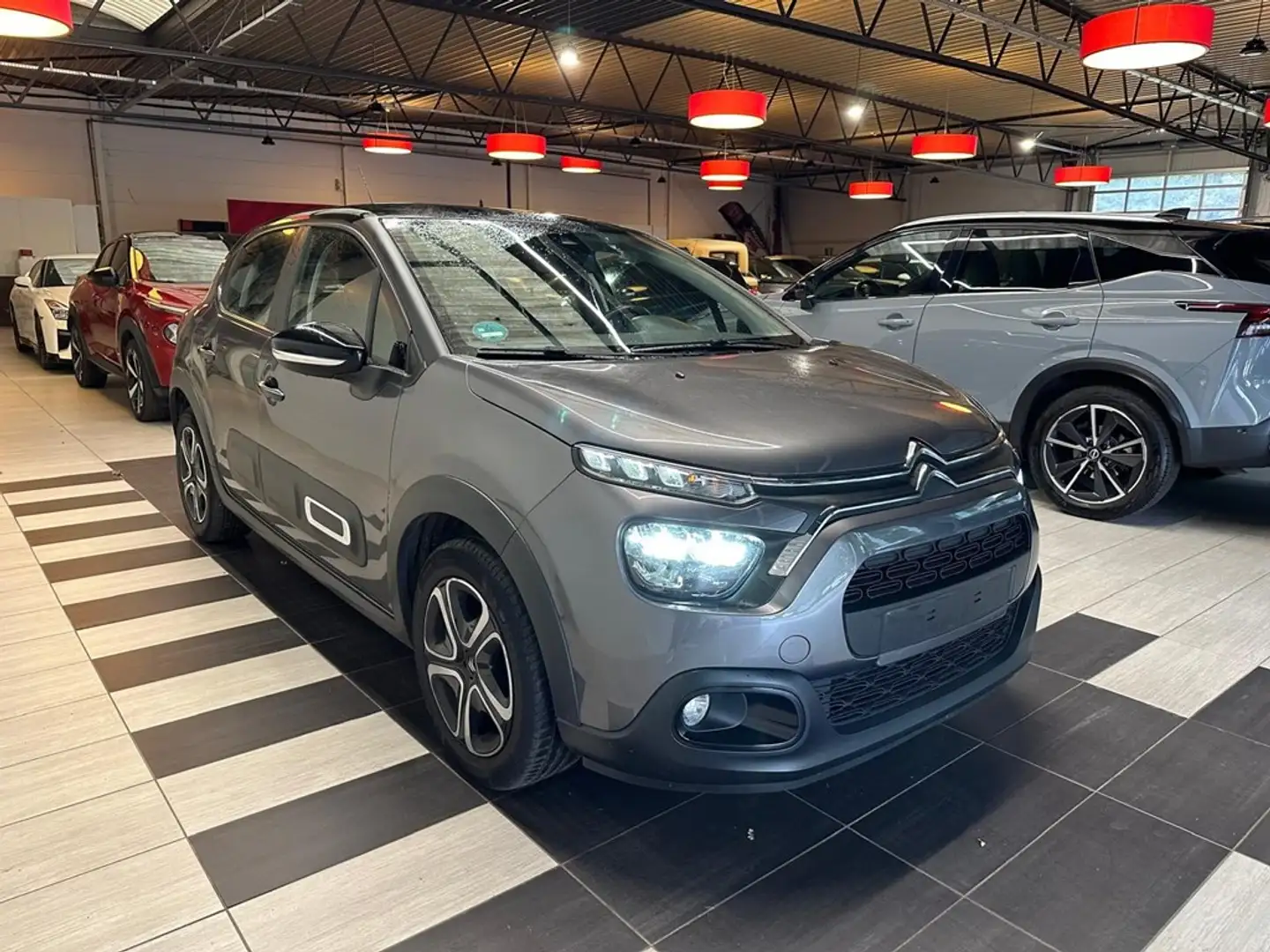 Citroen C3 1.2 BENZINE AUTOMAAT/CAMERA/GPS/APPLE CARPLAY/ANDR Grijs - 2