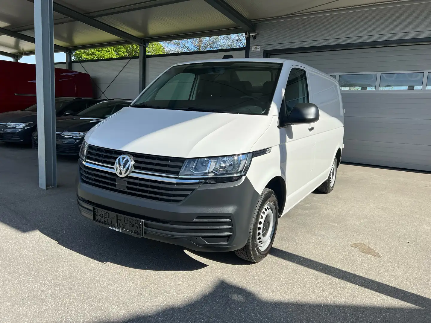 Volkswagen T6.1 Transporter Kasten 2,0 TDI KLIMA/ANHÄNGEVORRICHTUNG/PARKTR. Weiß - 2