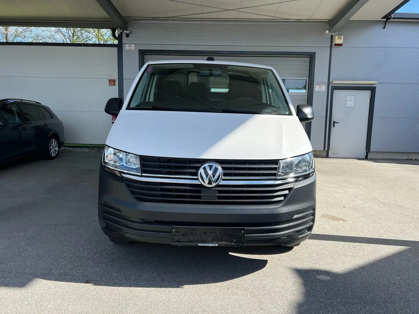 Volkswagen T6.1 Transporter Kasten 2,0 TDI KLIMA/ANHÄNGEVORRICHTUNG/PARKTR. Weiß - 1