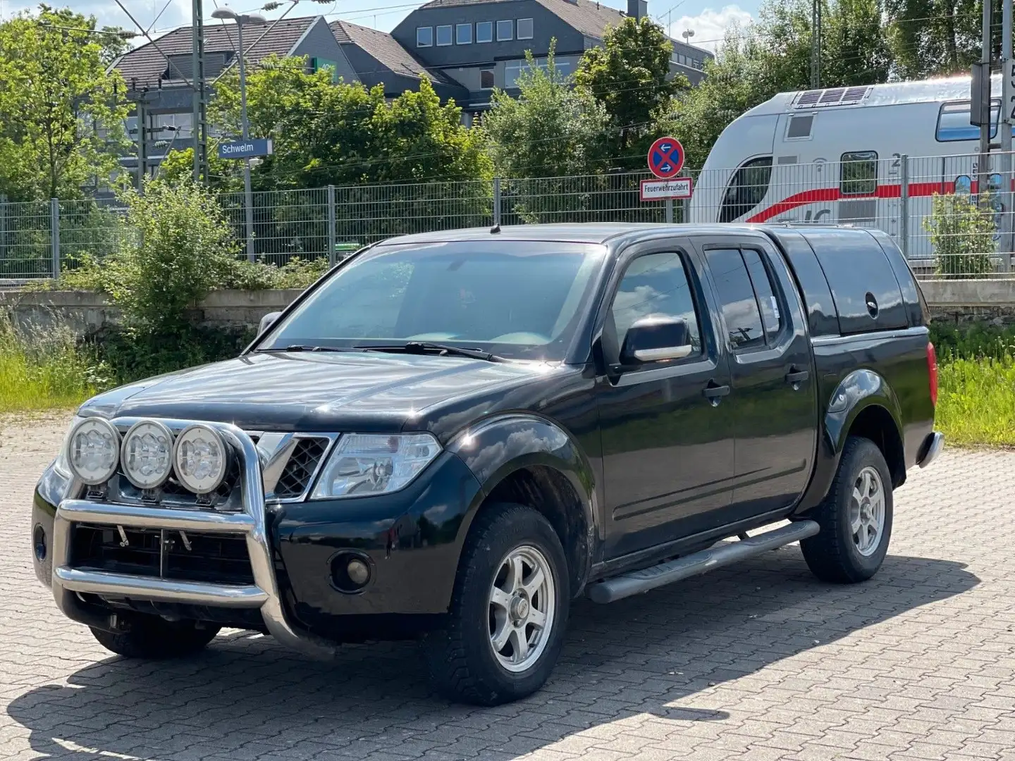 Nissan Navara 2.5 D Doppelkabine Noir - 1