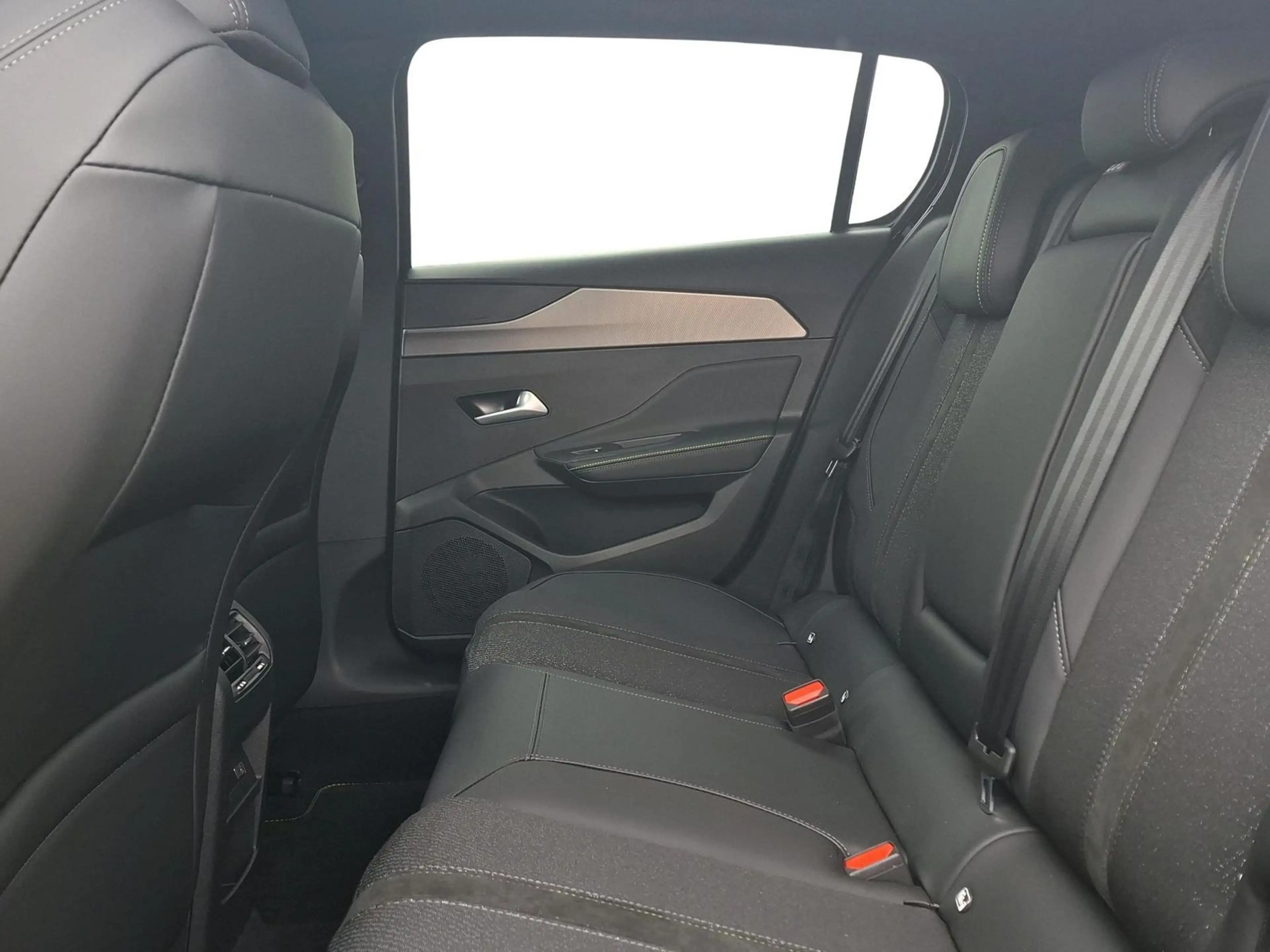 Peugeot 308 GT Hybrid 145 e-DSC6 Kamera — photo 8