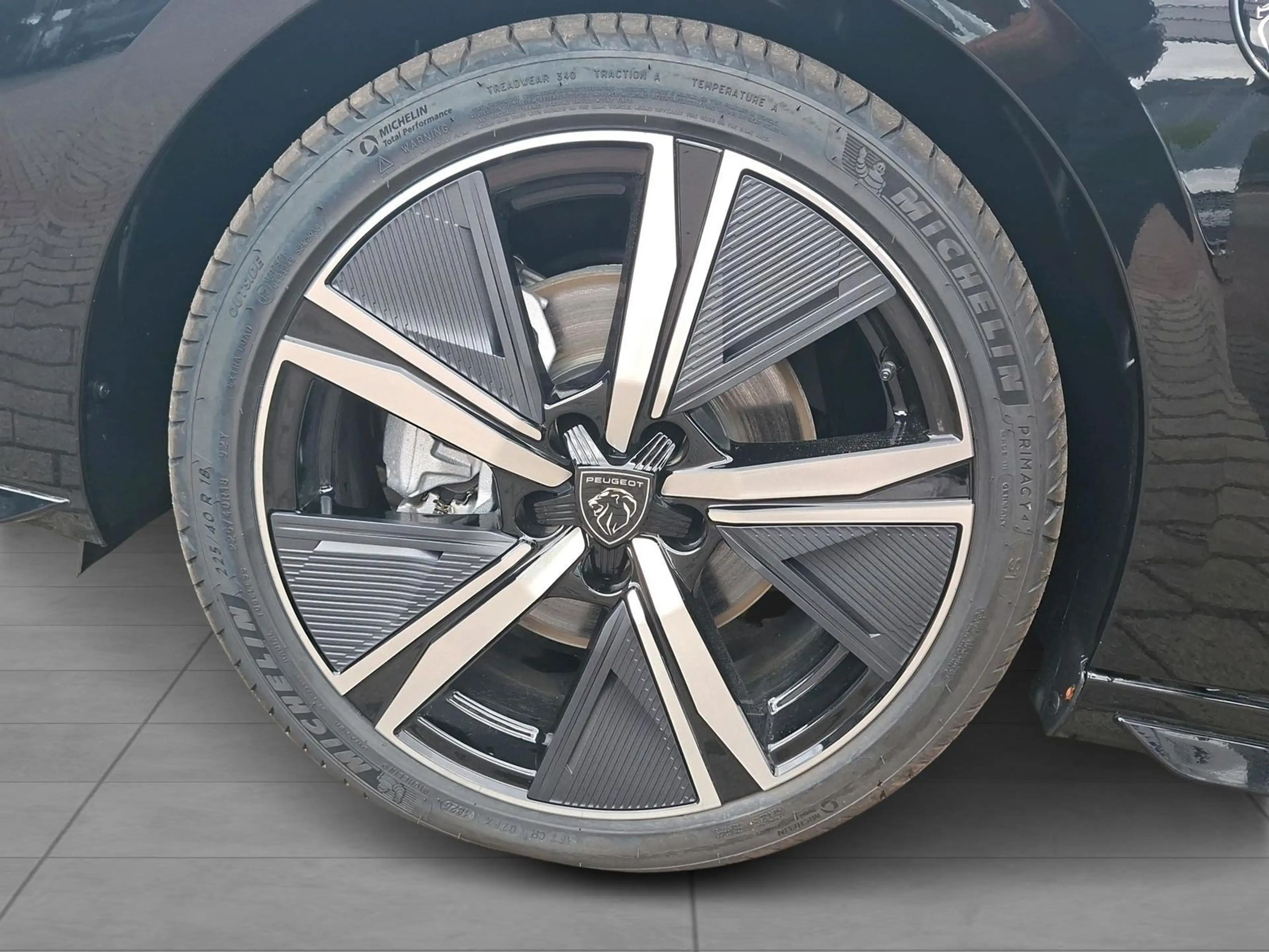 Peugeot 308 GT Hybrid 145 e-DSC6 Kamera — photo 6