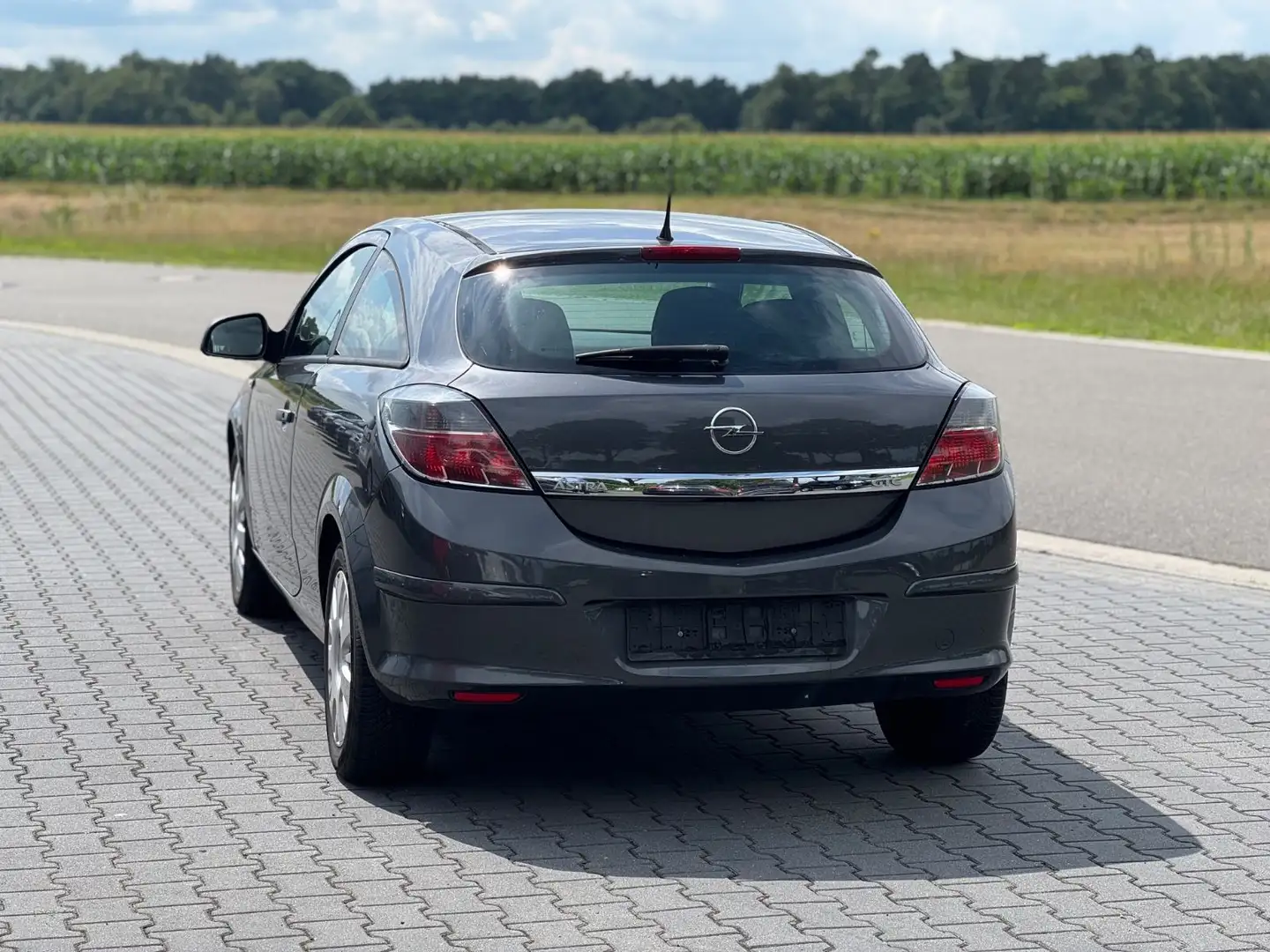 Opel Astra H GTC Selection "110 Jahre" Automatik Grau - 2