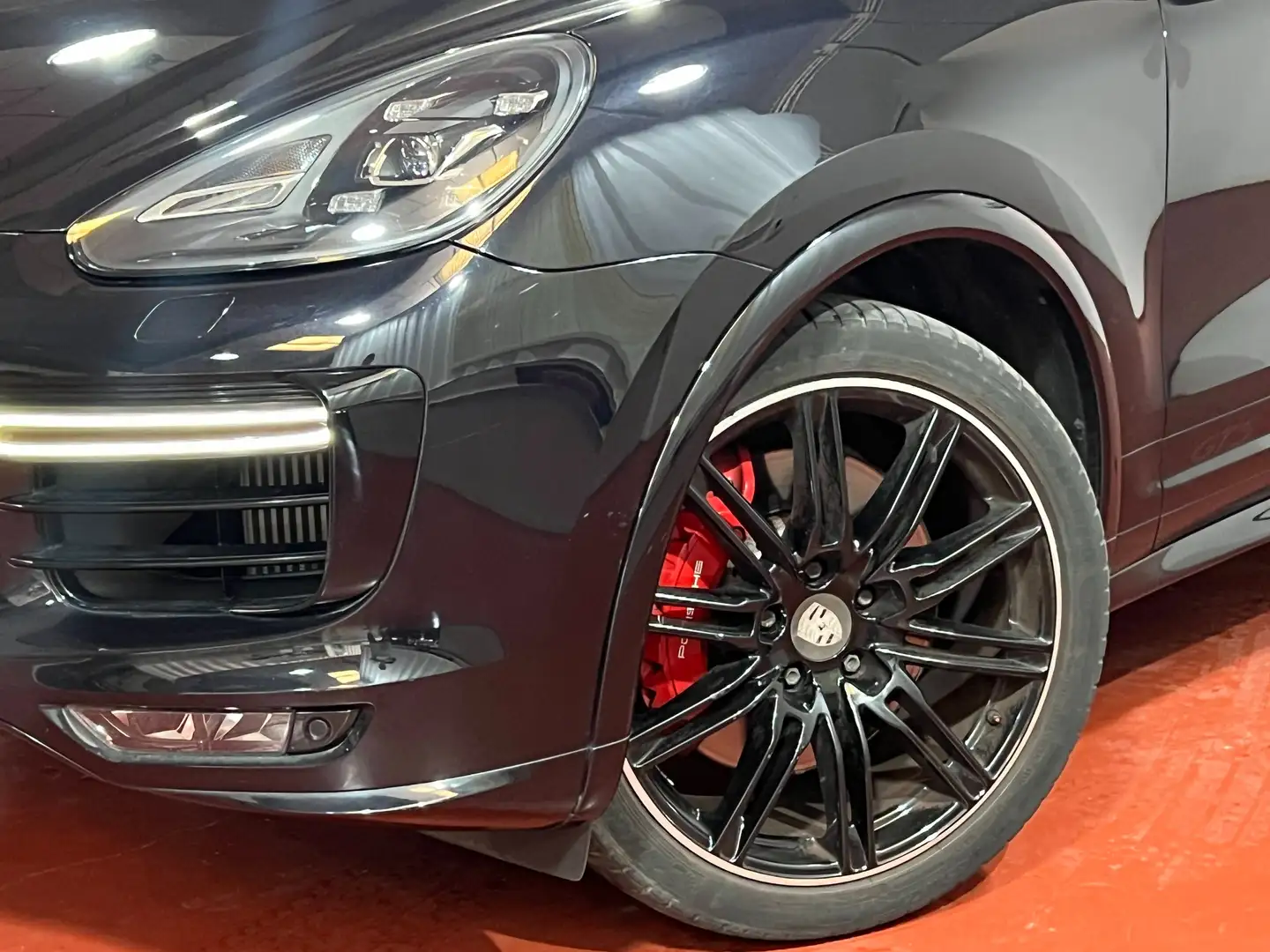 Porsche Cayenne GTS Aut. Negro - 2