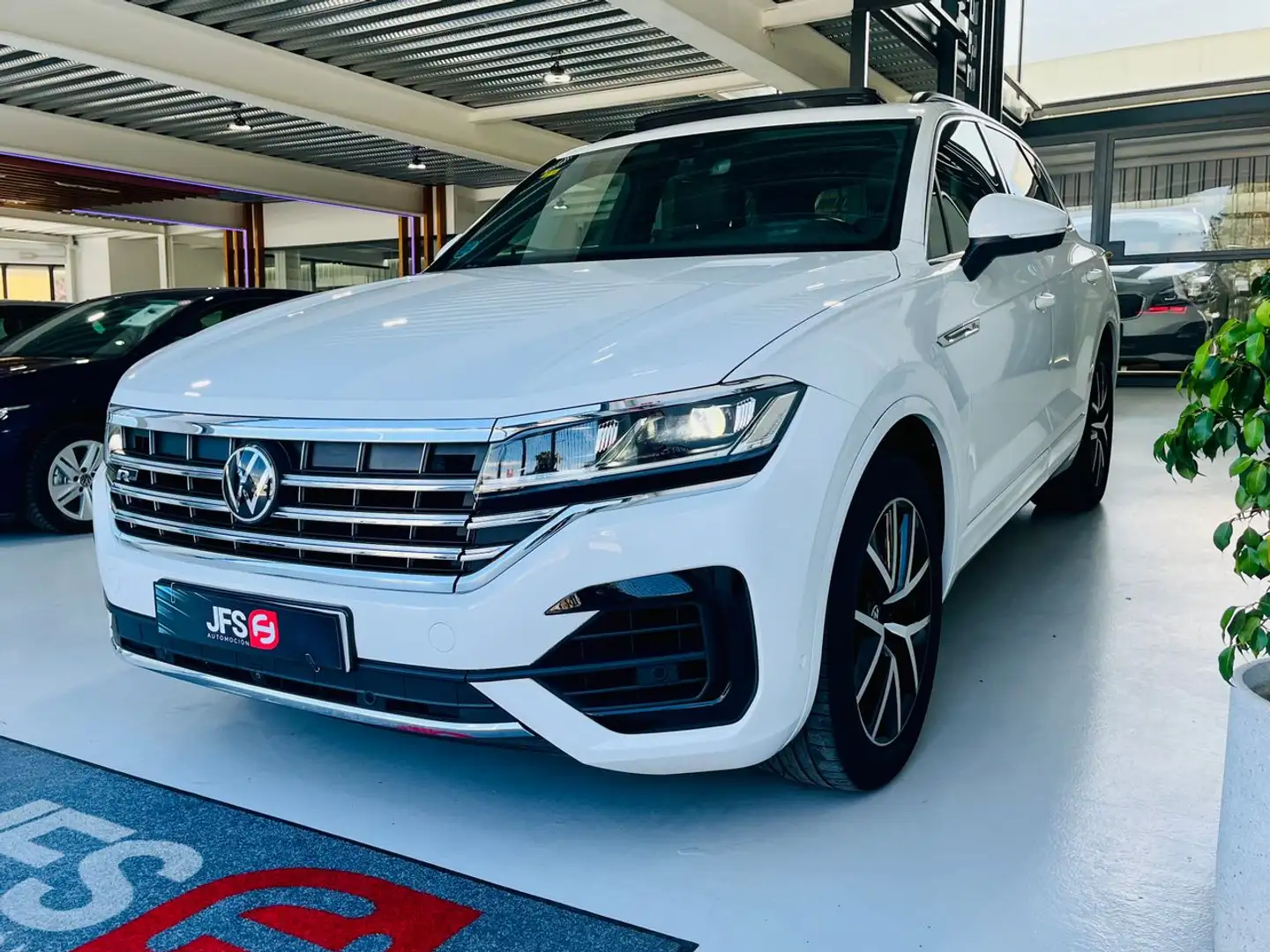 Volkswagen Touareg R-Line Blanc - 2