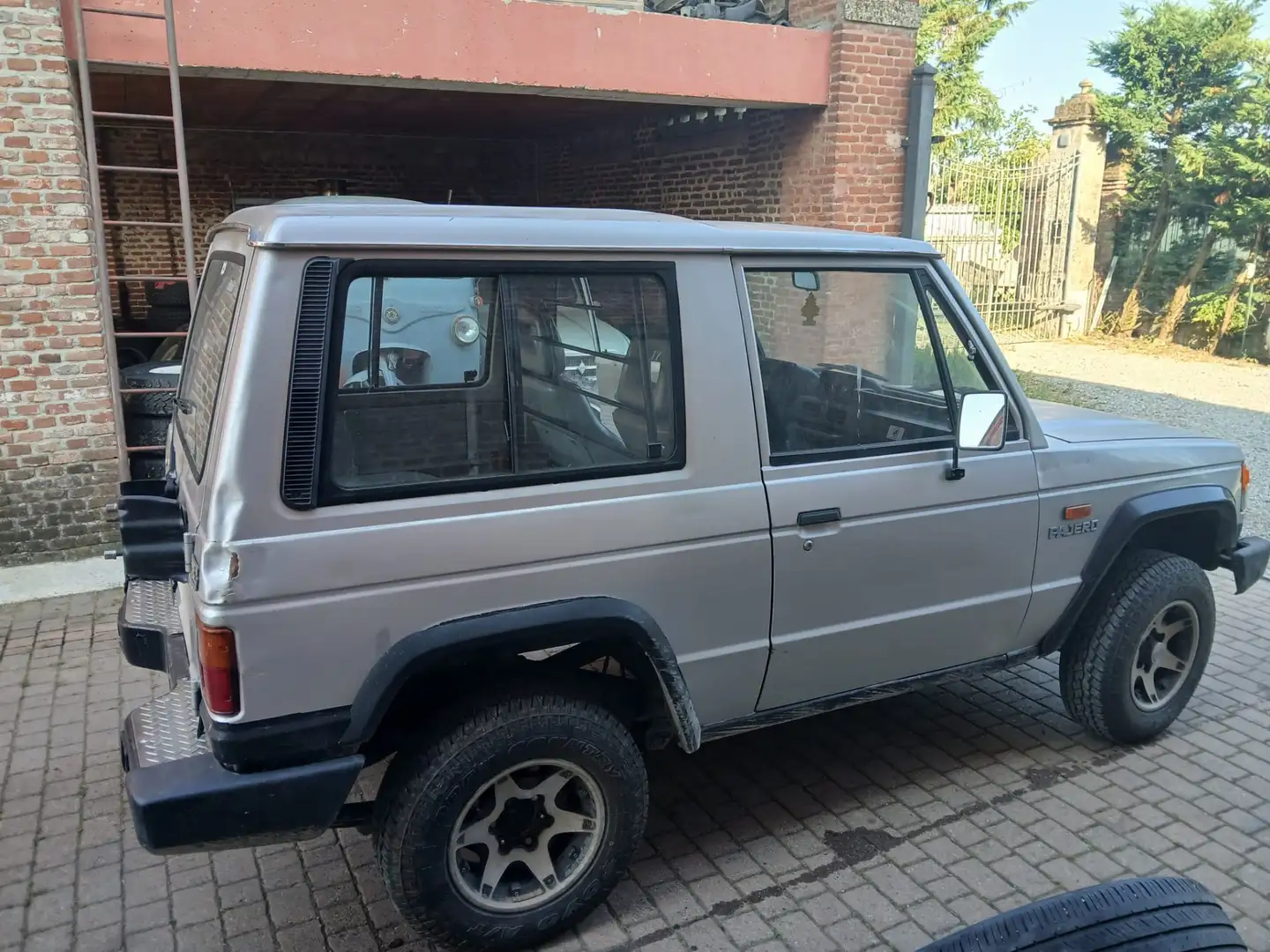 Mitsubishi Pajero Metal Top 2.5 td SE my88 - 1