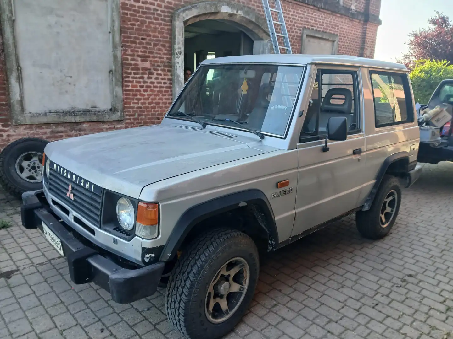 Mitsubishi Pajero Metal Top 2.5 td SE my88 - 2