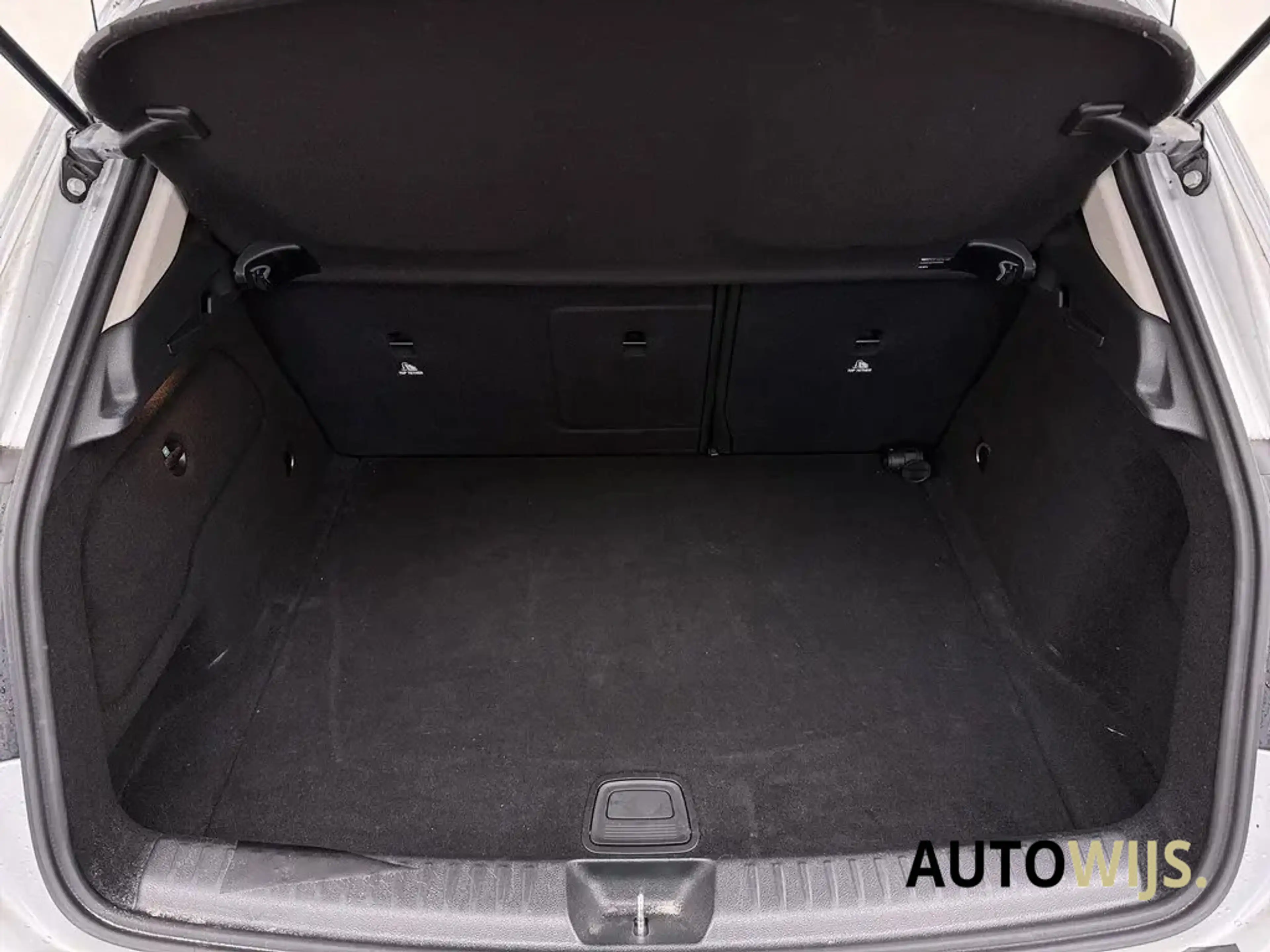 Mercedes-Benz GLA 200 Ambition|AUT|LED|NAVI|TREKHAAK|NL AUTO| — photo 10