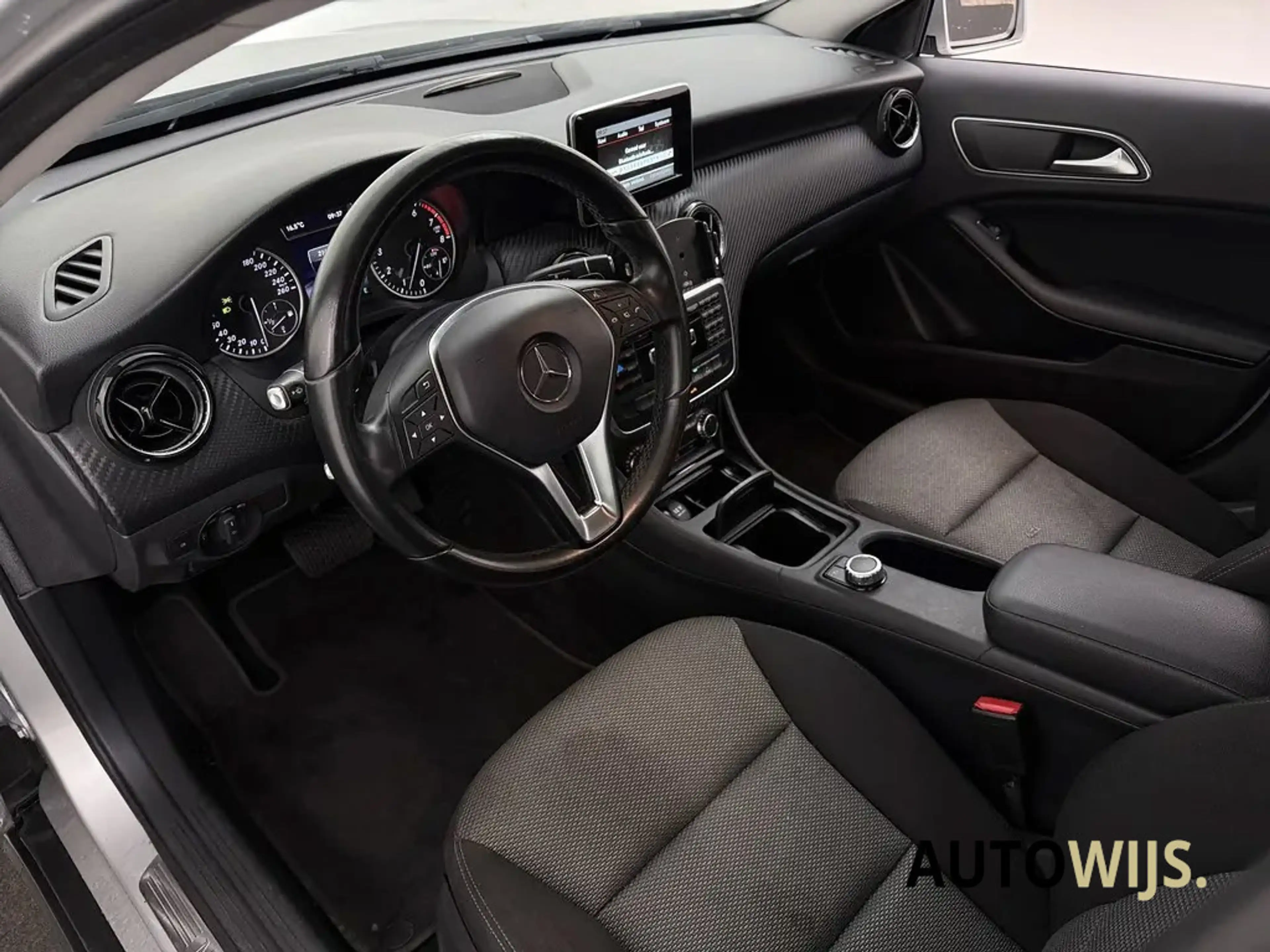Mercedes-Benz GLA 200 Ambition|AUT|LED|NAVI|TREKHAAK|NL AUTO| — photo 3