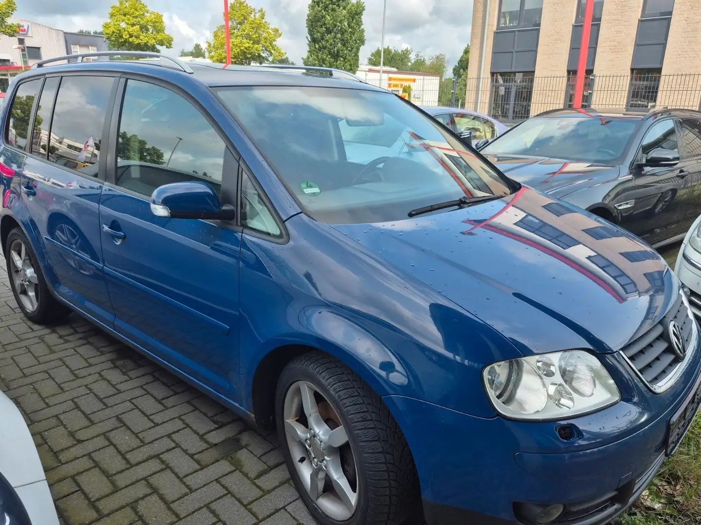Volkswagen Touran Highline 2.0 TDI Bleu - 1