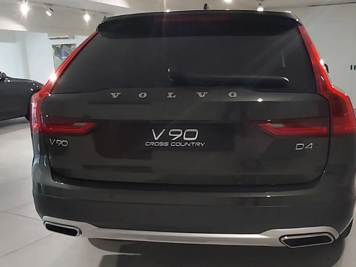 Volvo V90 Cross Country 2.0 d4 Business Plus awd geartr.my20 siva - 2